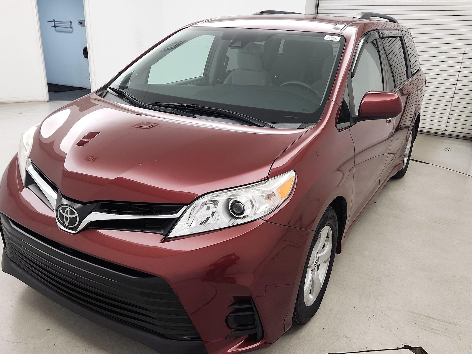2019 Toyota Sienna LE - Photo 3