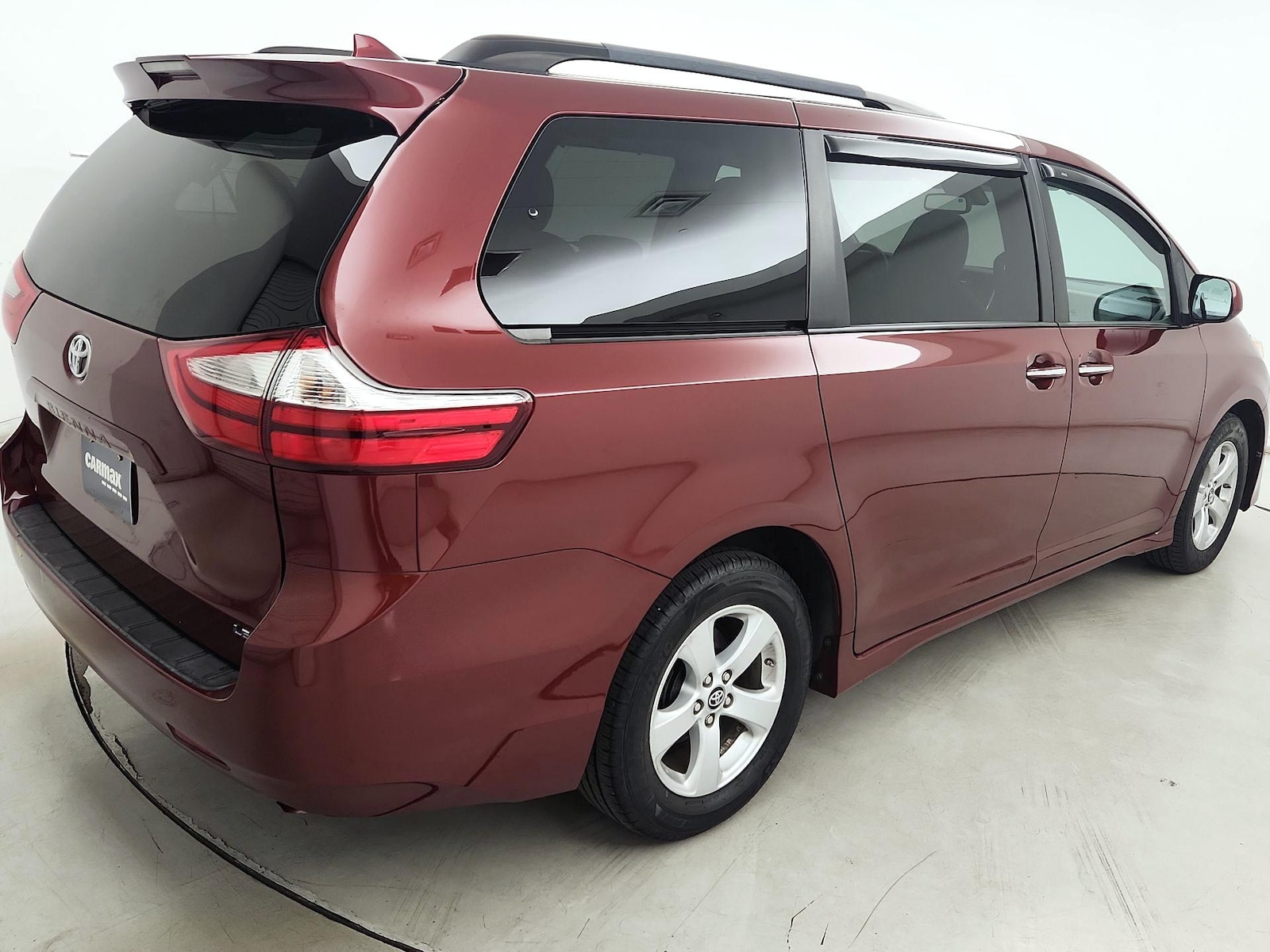 2019 Toyota Sienna LE - Photo 5