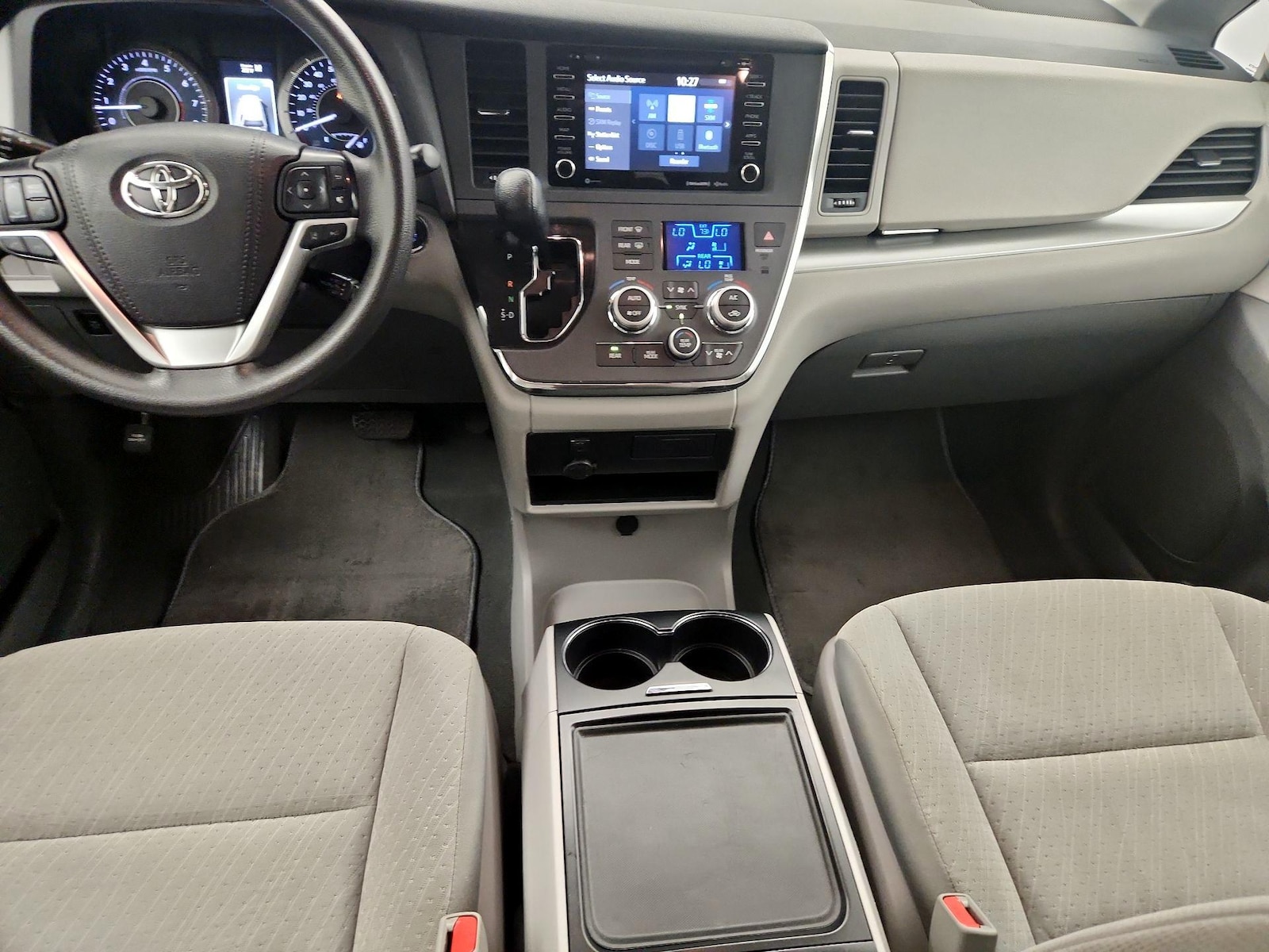 2019 Toyota Sienna LE - Photo 8