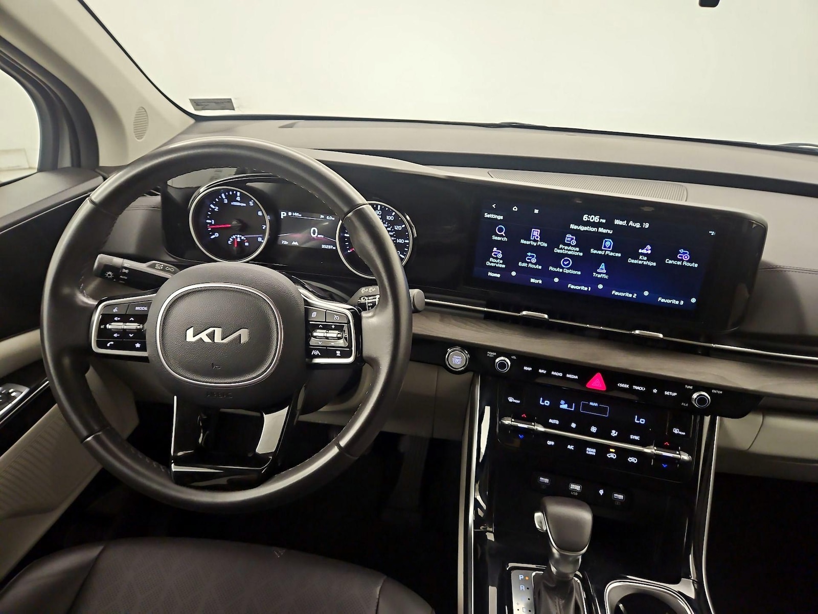 2024 Kia Carnival EX - Photo 11