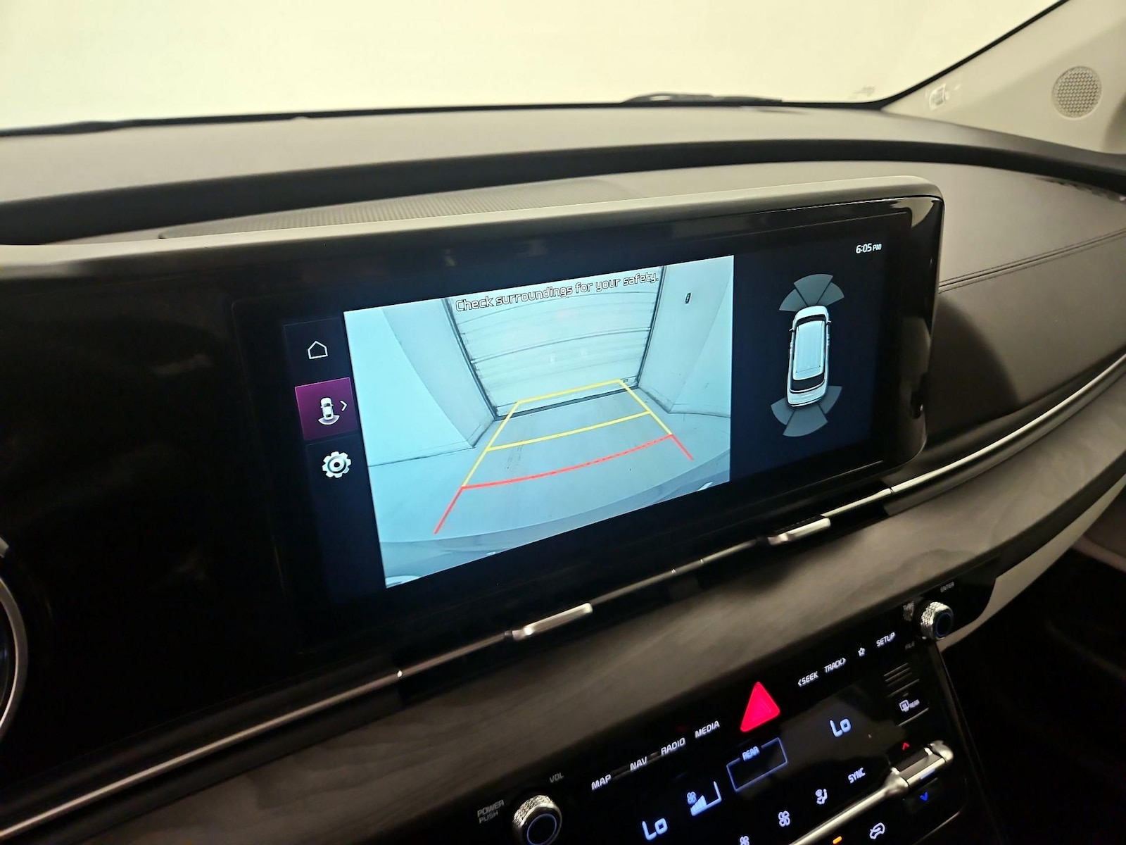 2024 Kia Carnival EX - Photo 16
