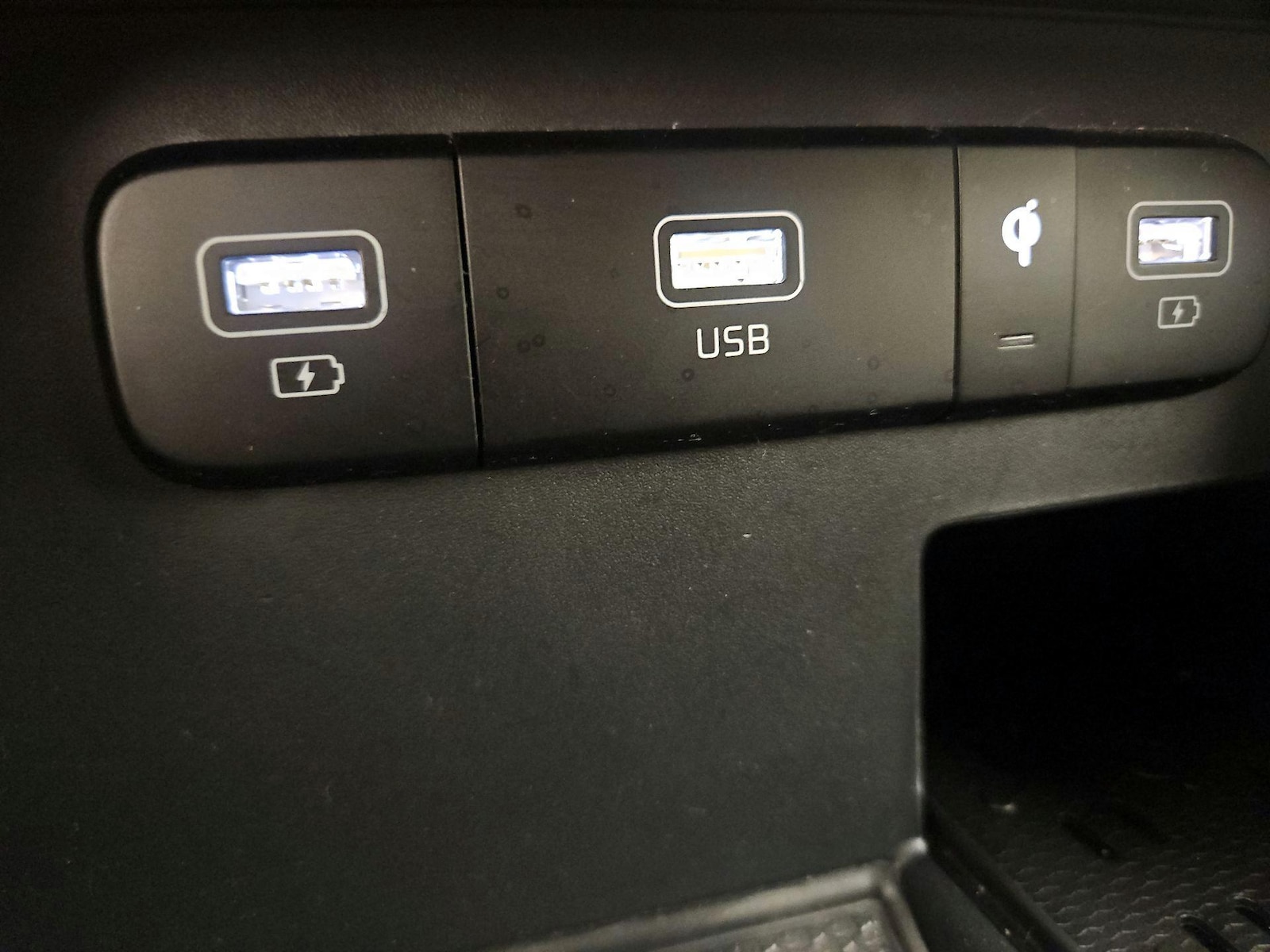 2024 Kia Carnival EX - Photo 20