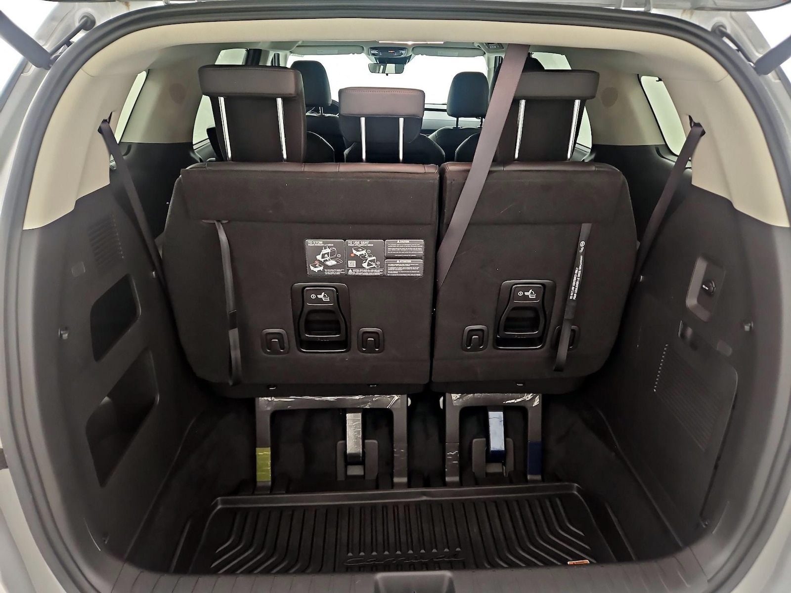2024 Kia Carnival EX - Photo 22