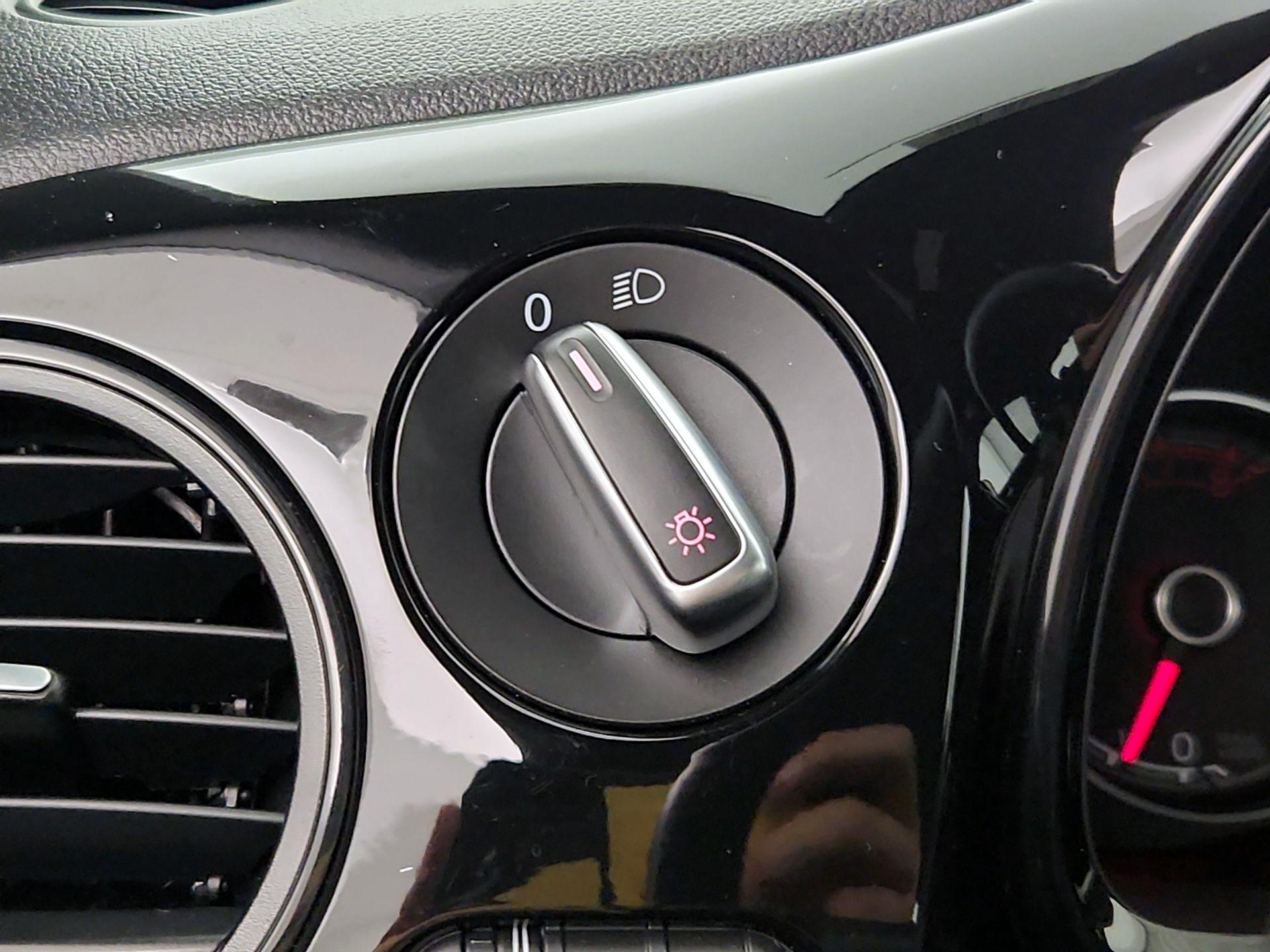 Thumbnail: 2019 Volkswagen Beetle - 13