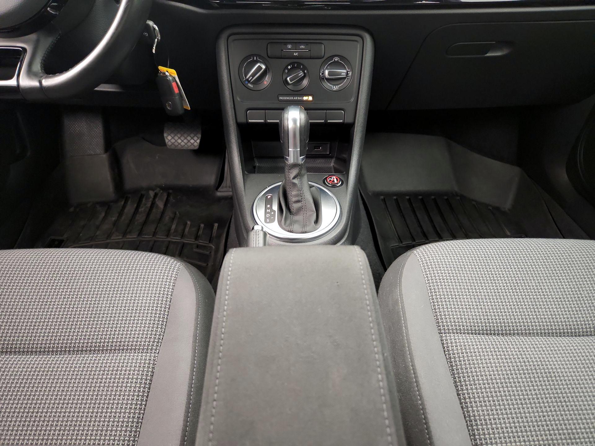 Thumbnail: 2019 Volkswagen Beetle - 17