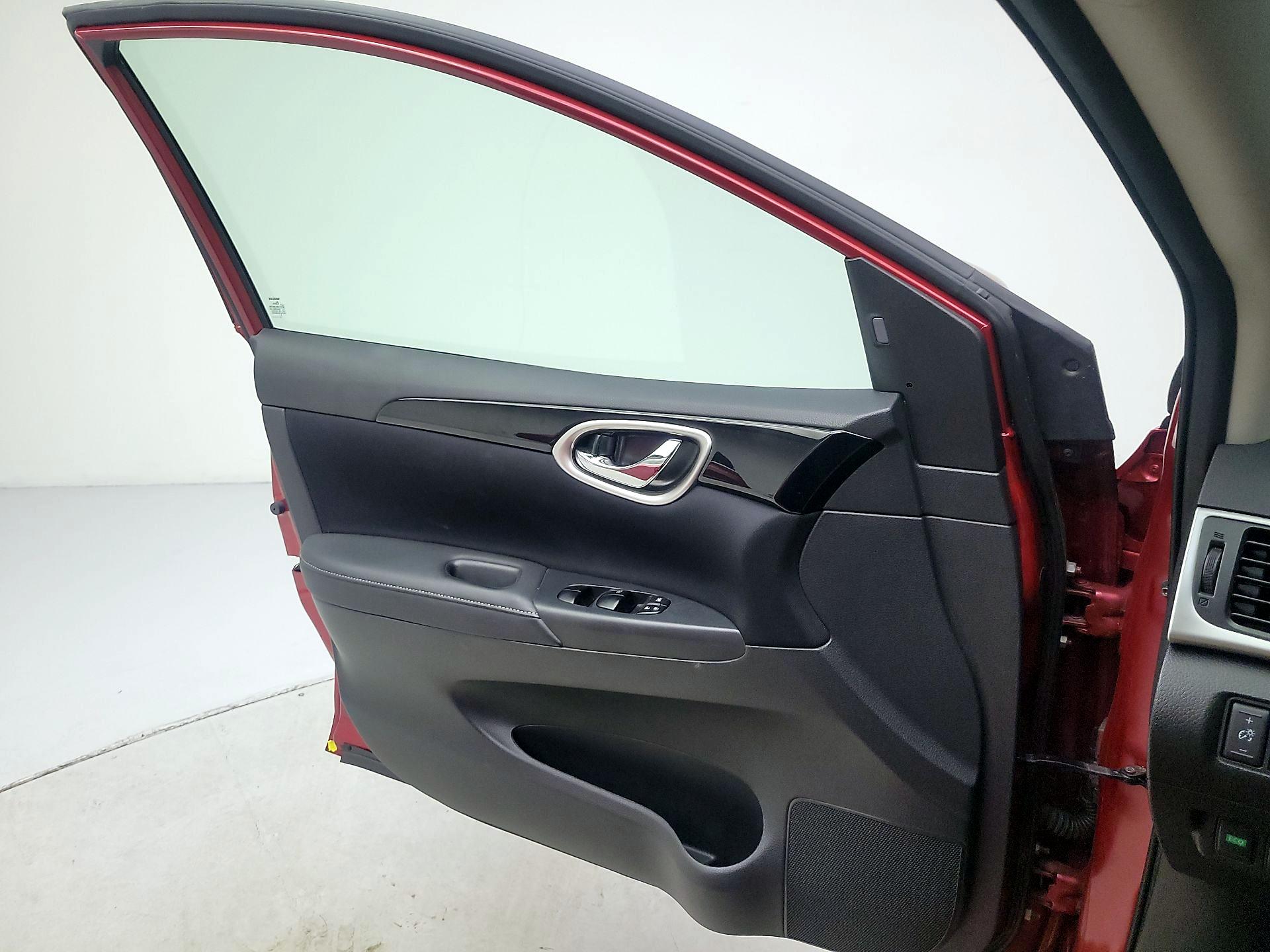 Thumbnail: 2016 Nissan Sentra - 12