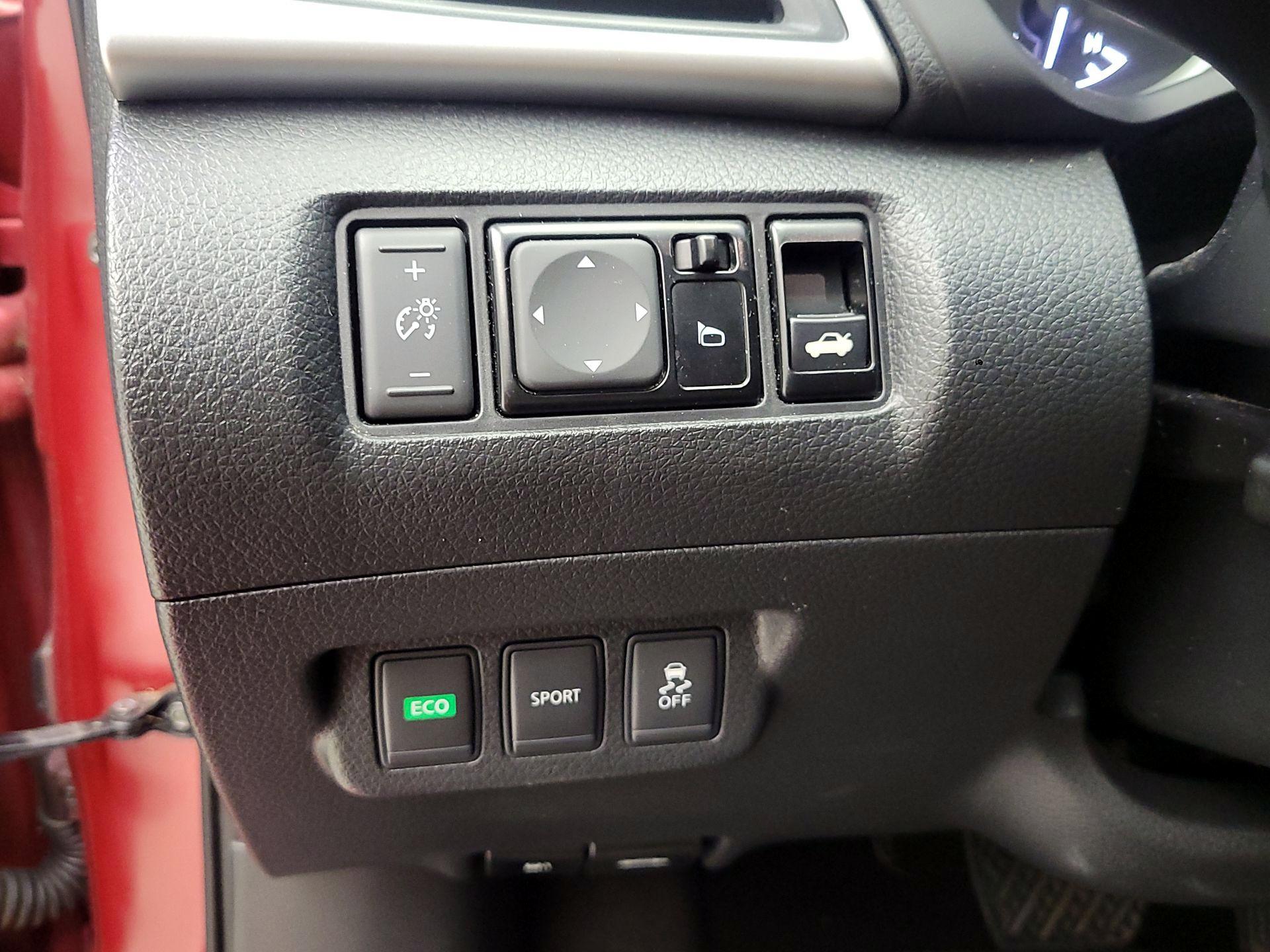 Thumbnail: 2016 Nissan Sentra - 13