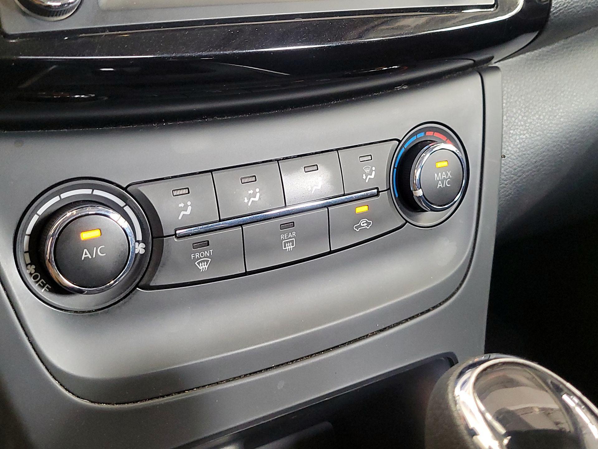 Thumbnail: 2016 Nissan Sentra - 16