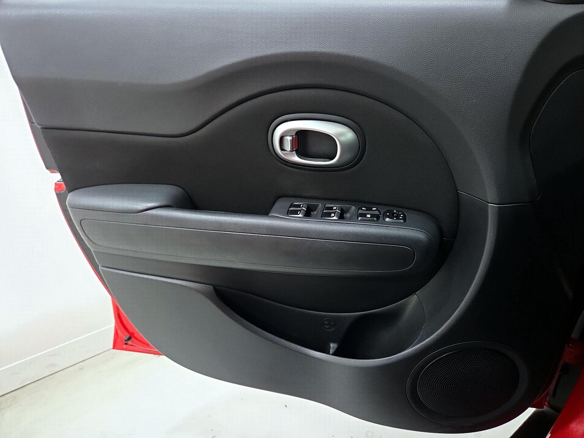 Thumbnail: 2018 Kia Soul - 12