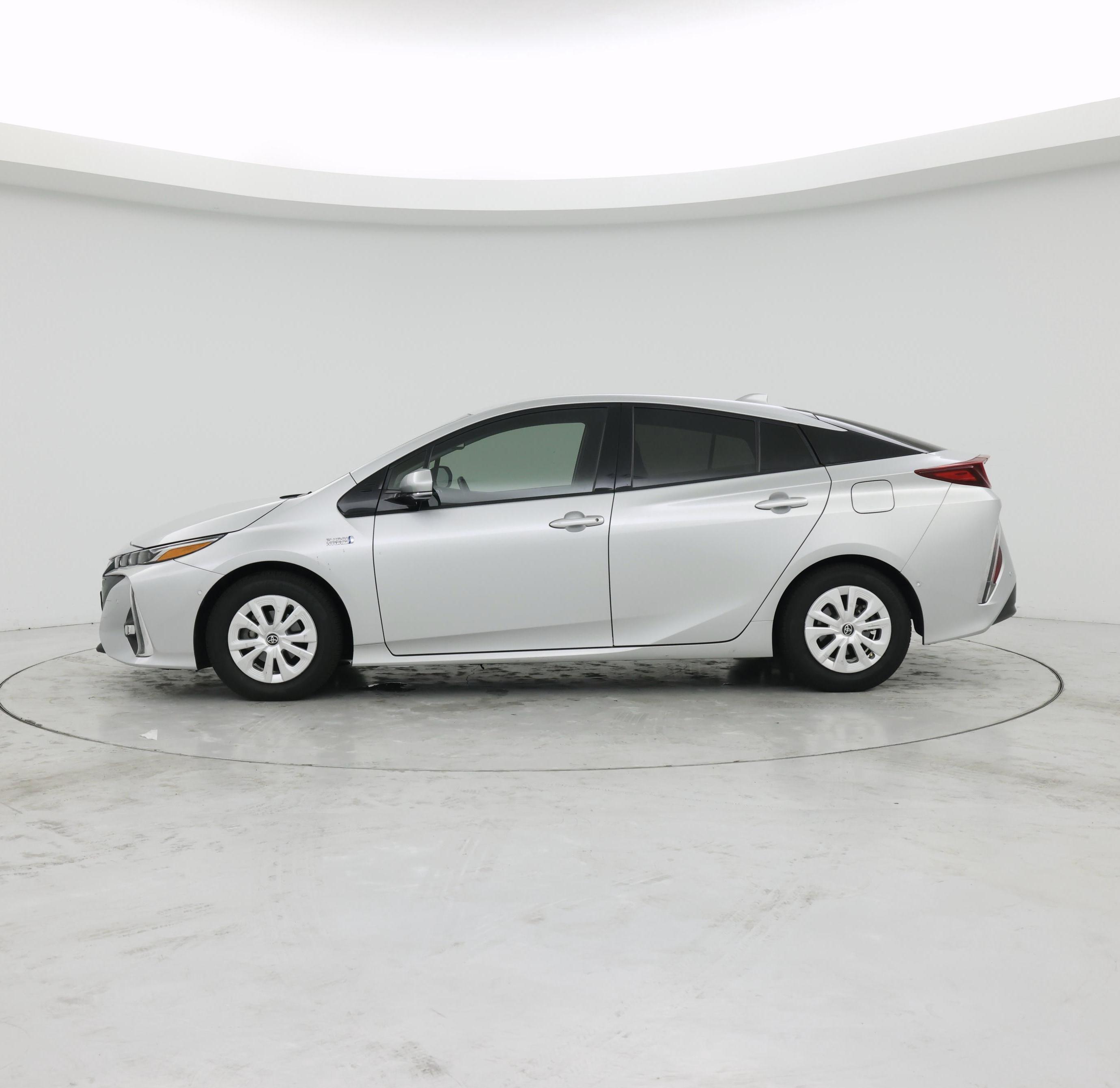 Thumbnail: 2017 Toyota Prius Prime - 3