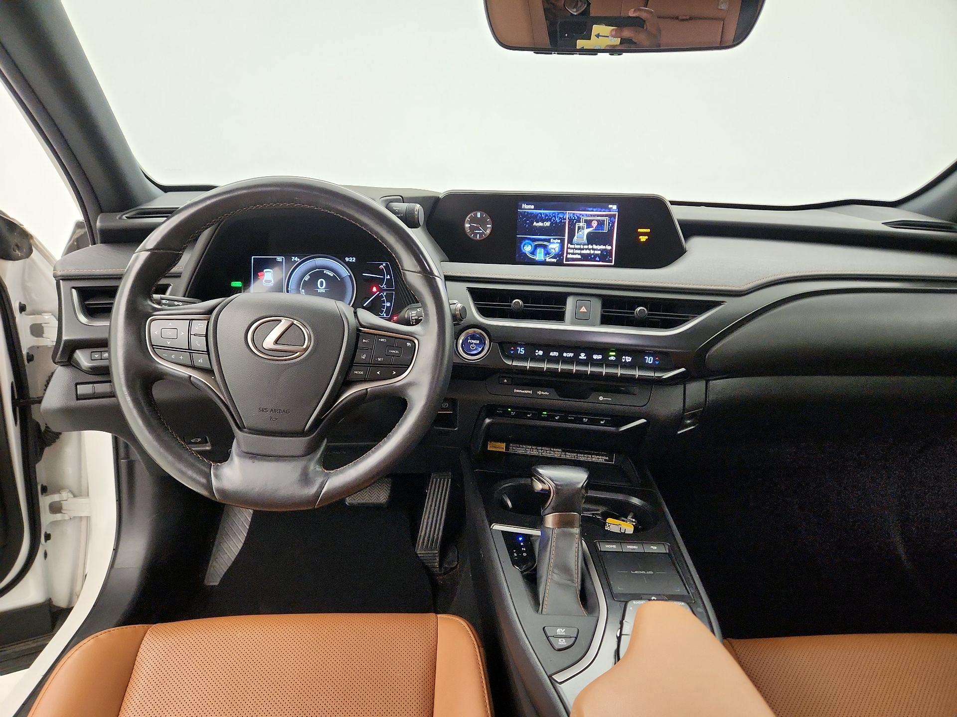 Thumbnail: 2020 Lexus UX - 9