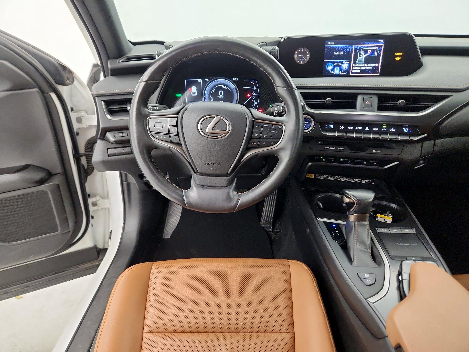 Thumbnail: 2020 Lexus UX - 10