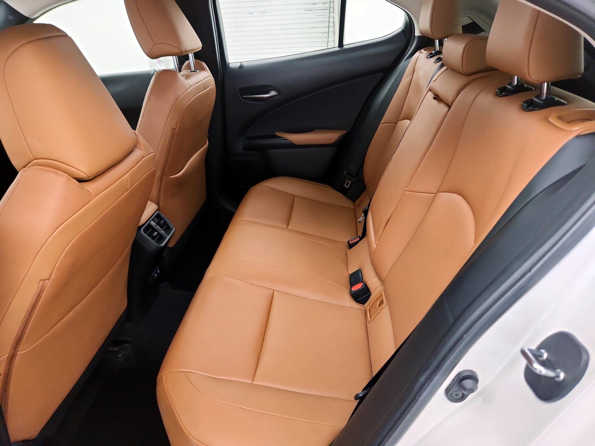 Thumbnail: 2020 Lexus UX - 18
