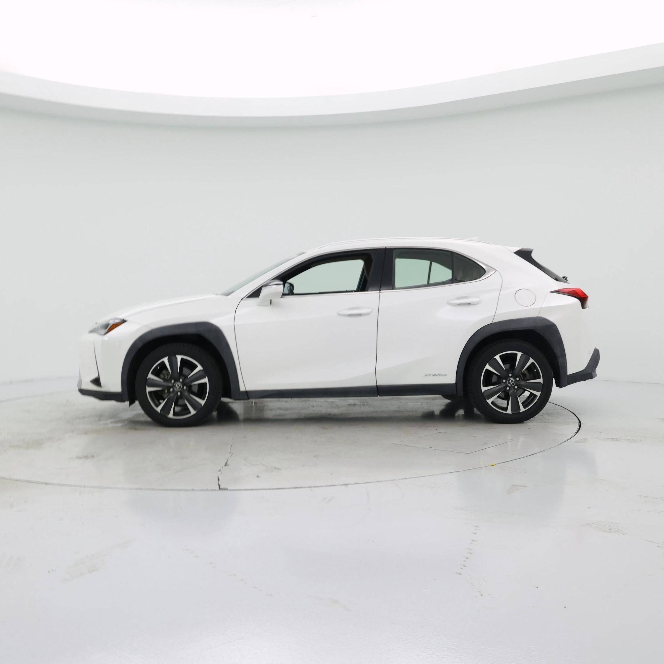 Thumbnail: 2020 Lexus UX - 3