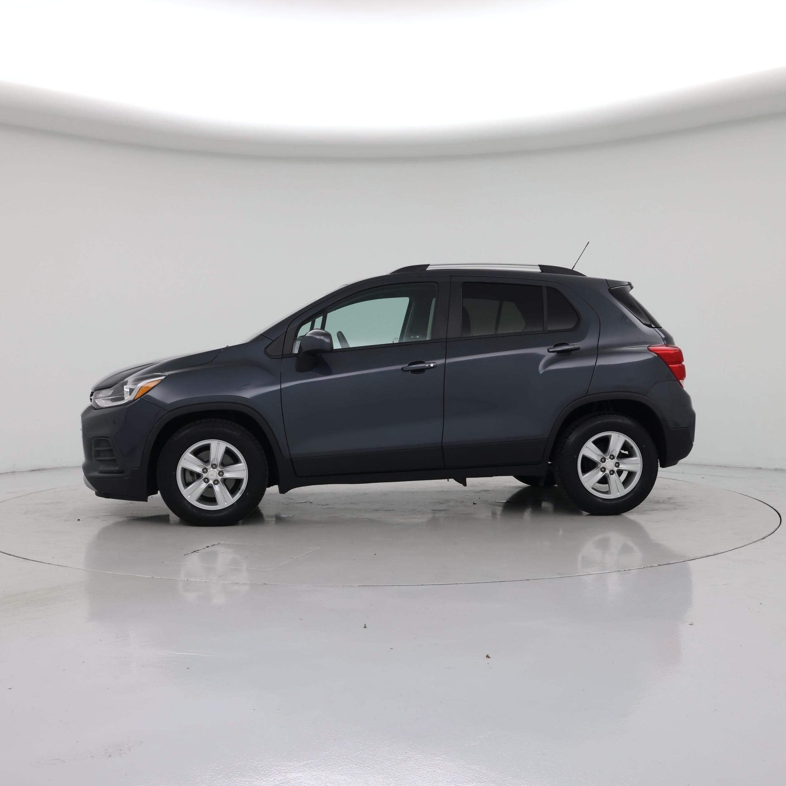 Thumbnail: 2022 Chevrolet Trax - 3
