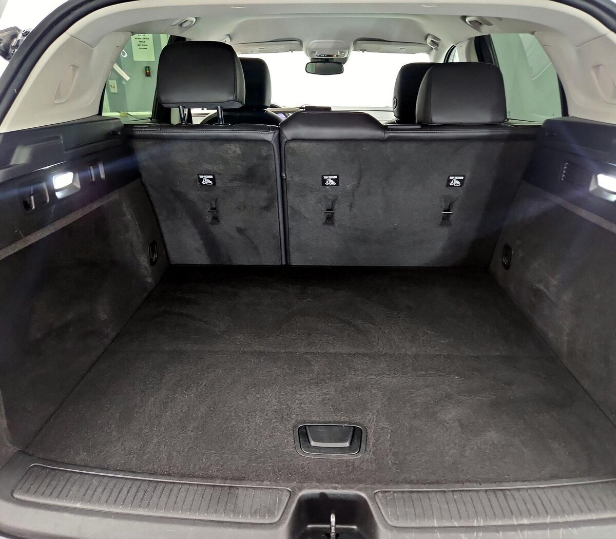 Trunk/Cargo (Seats Up)