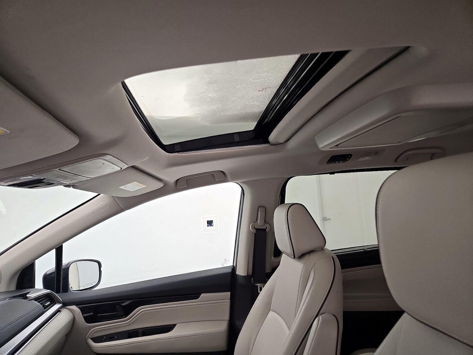 Sunroof(s) & Overhead Airbags