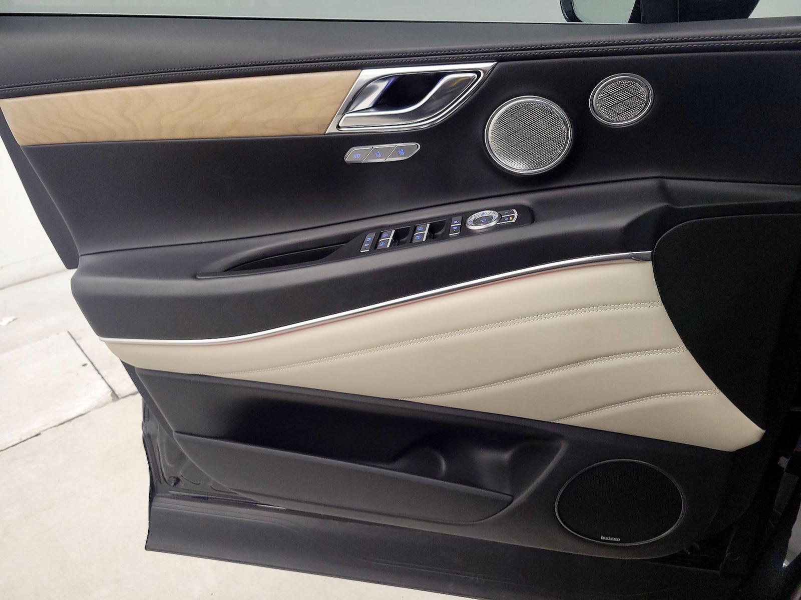 2024 GENESIS GV80 Standard - Photo 13