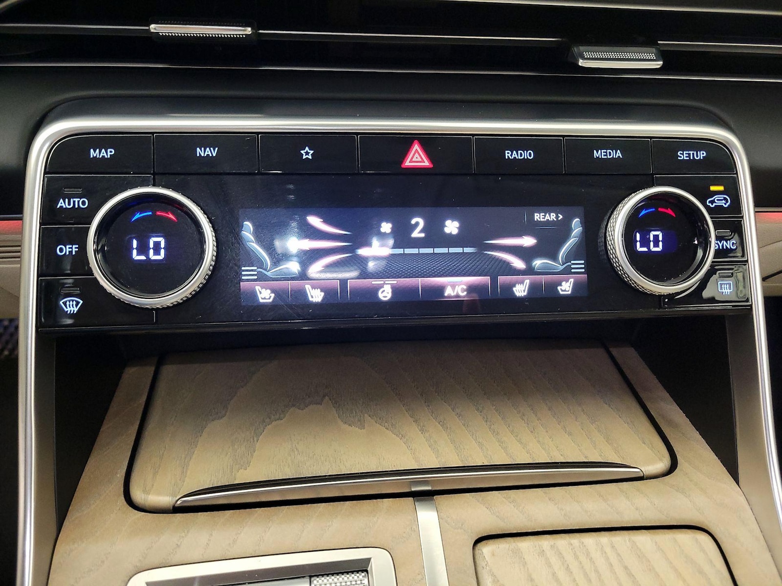 2024 GENESIS GV80 Standard - Photo 18