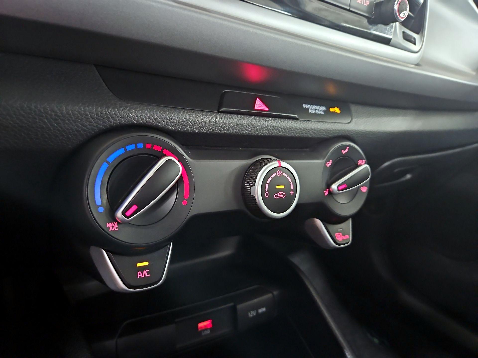 Thumbnail: 2022 Kia Rio - 16