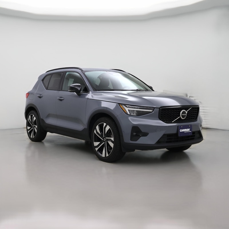 2023 Volvo XC40 B5 Plus Dark Theme