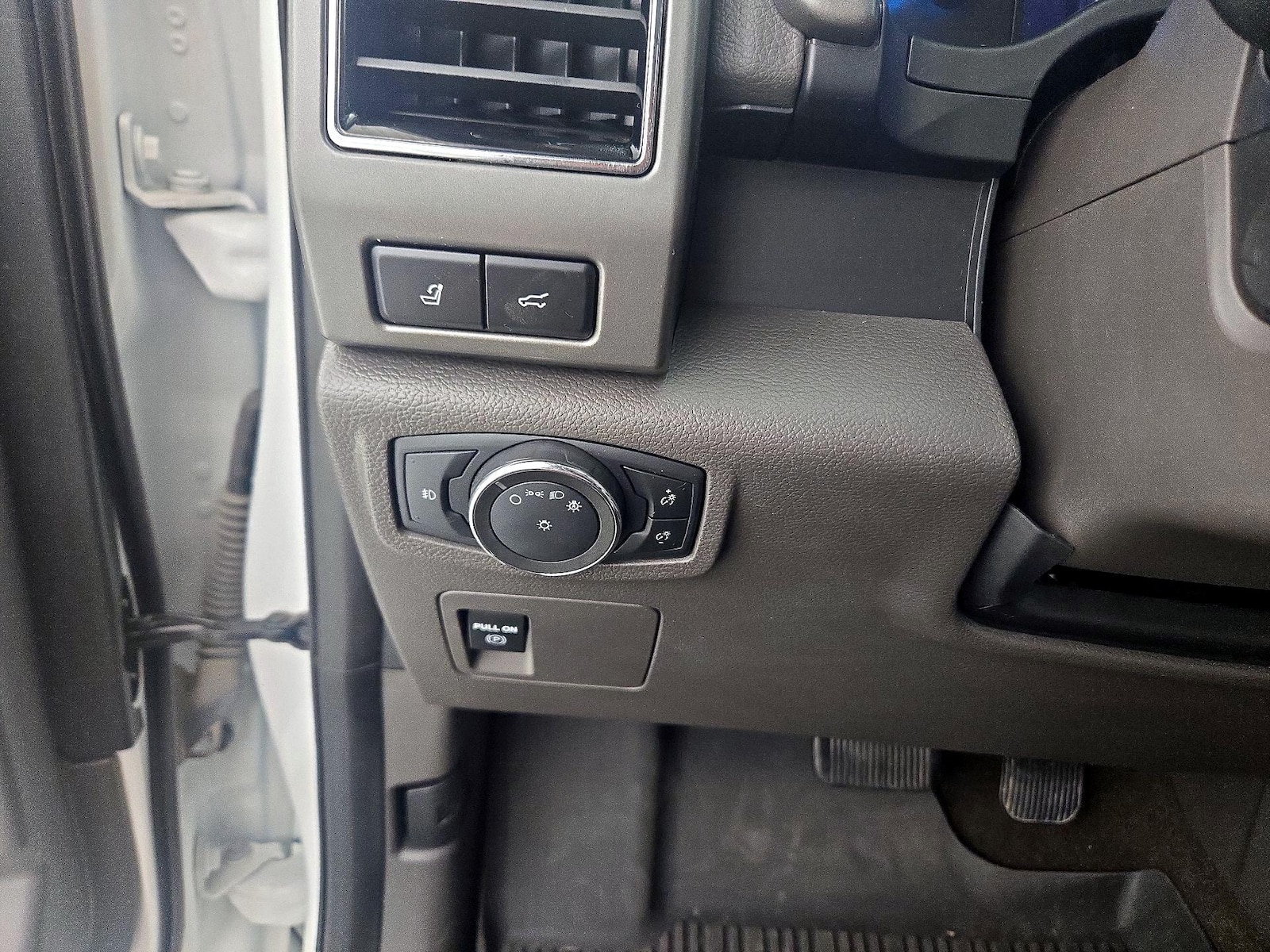 2020 Ford Expedition XLT - Photo 14
