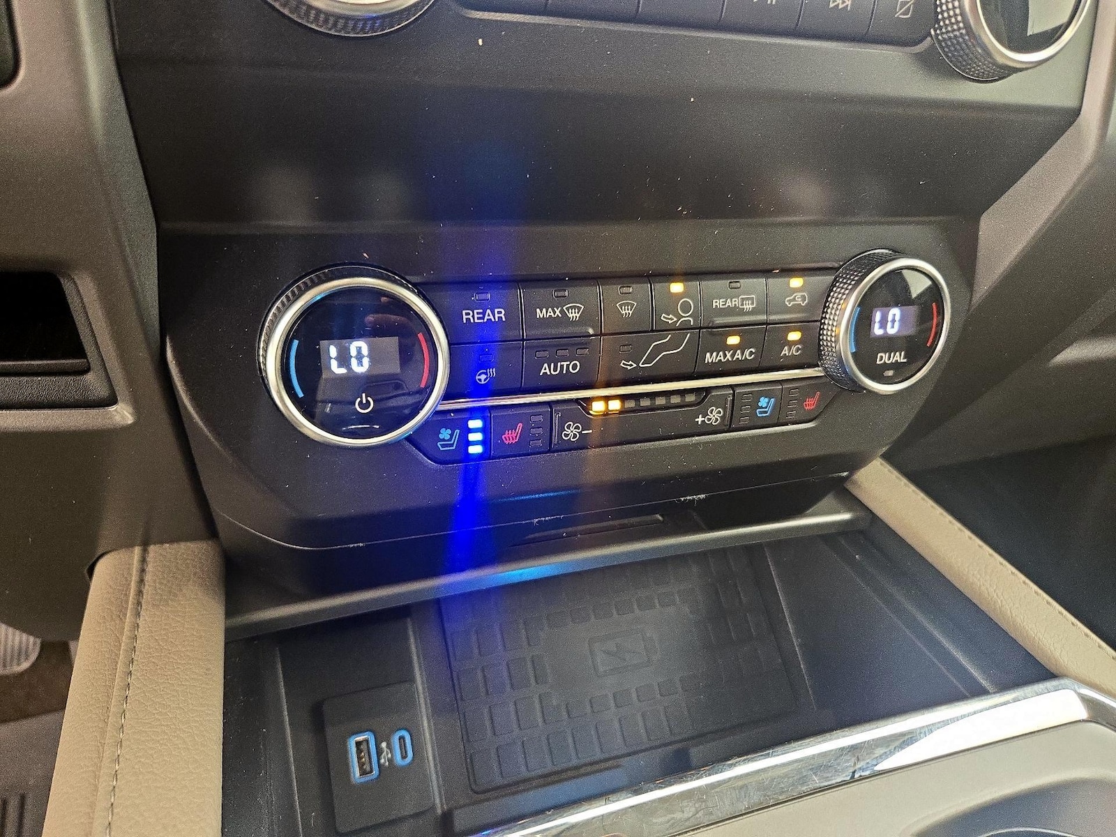 2020 Ford Expedition XLT - Photo 18