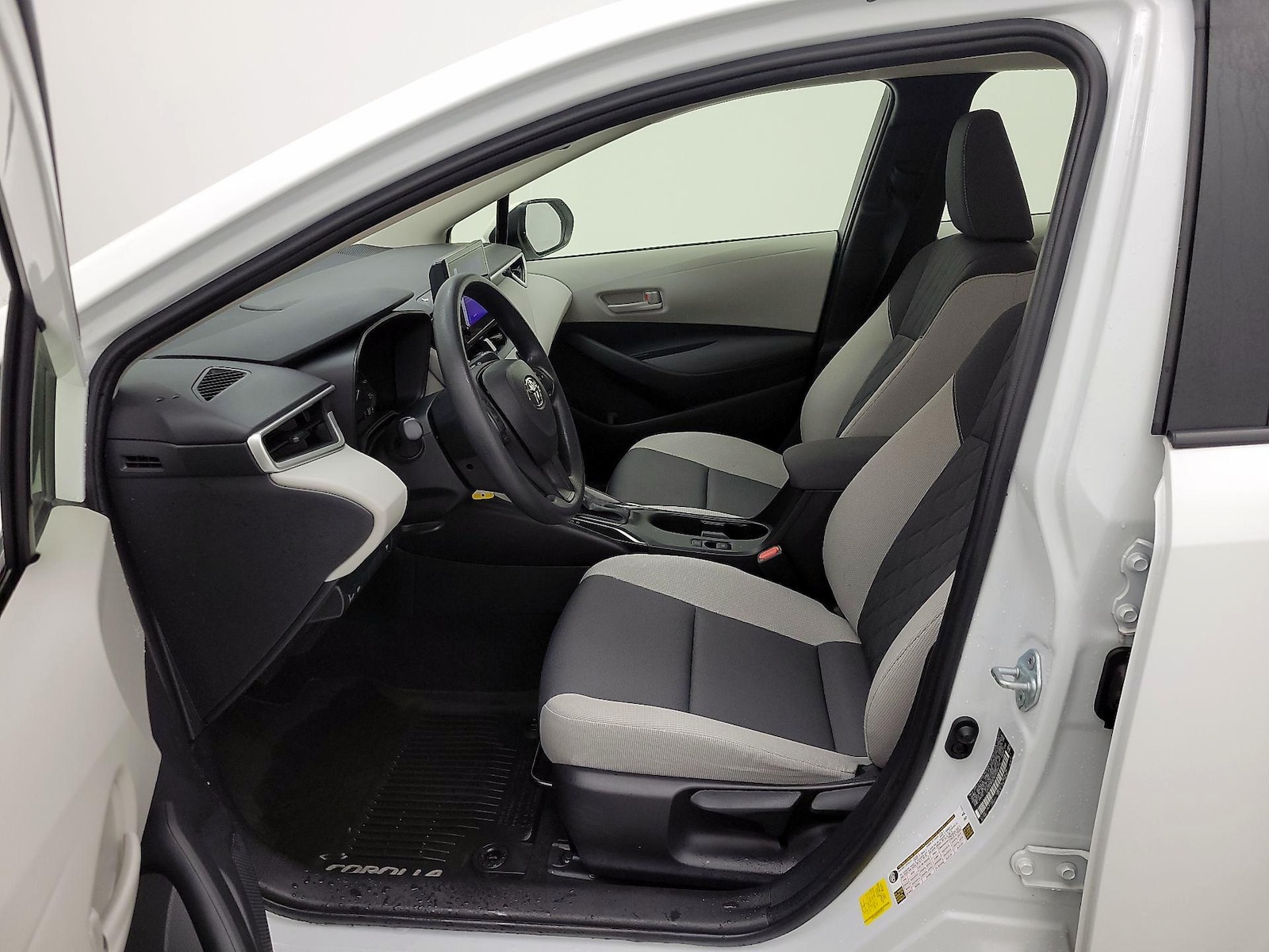 2023 Toyota Corolla LE - Photo 12