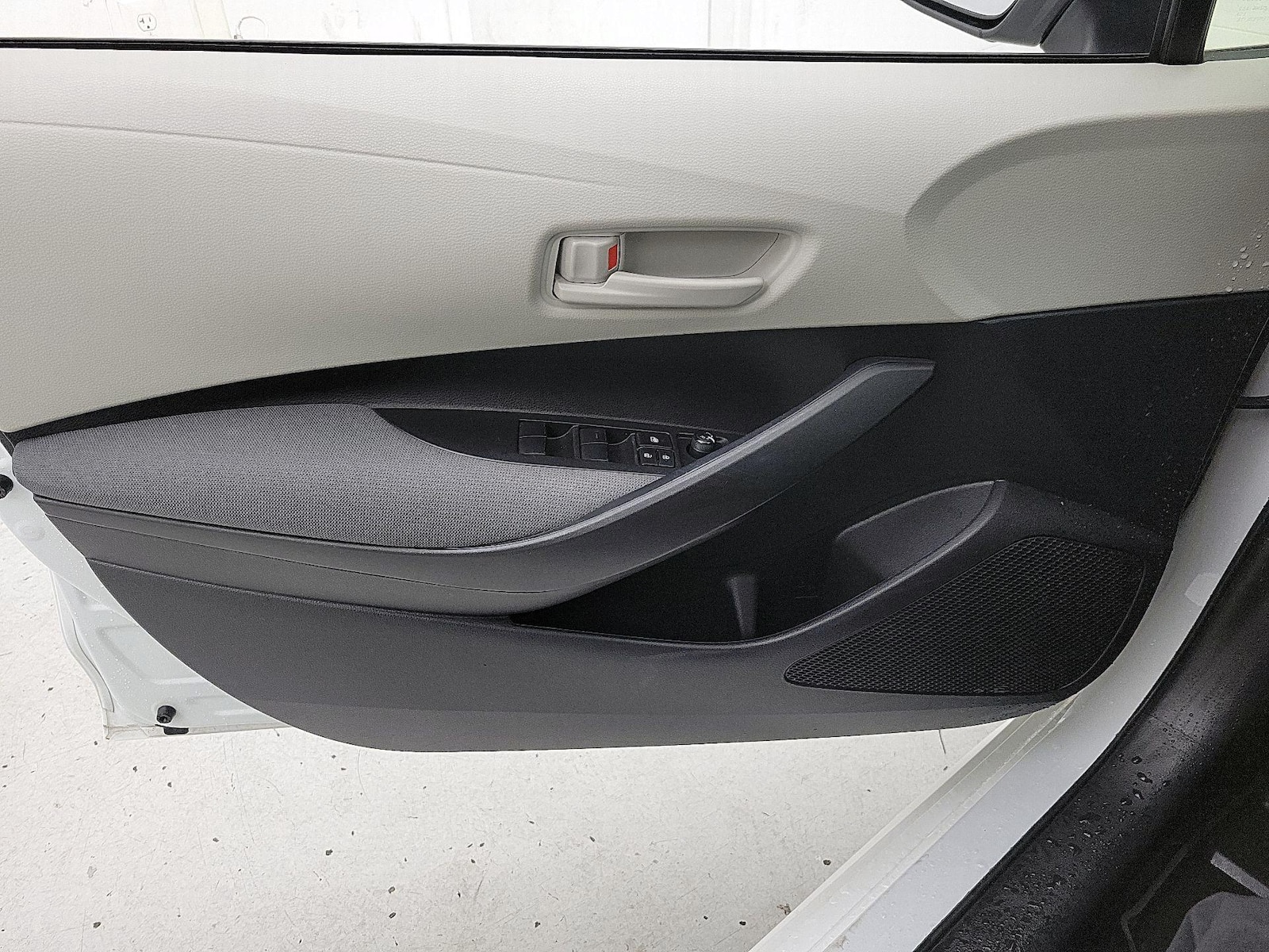 2023 Toyota Corolla LE - Photo 13