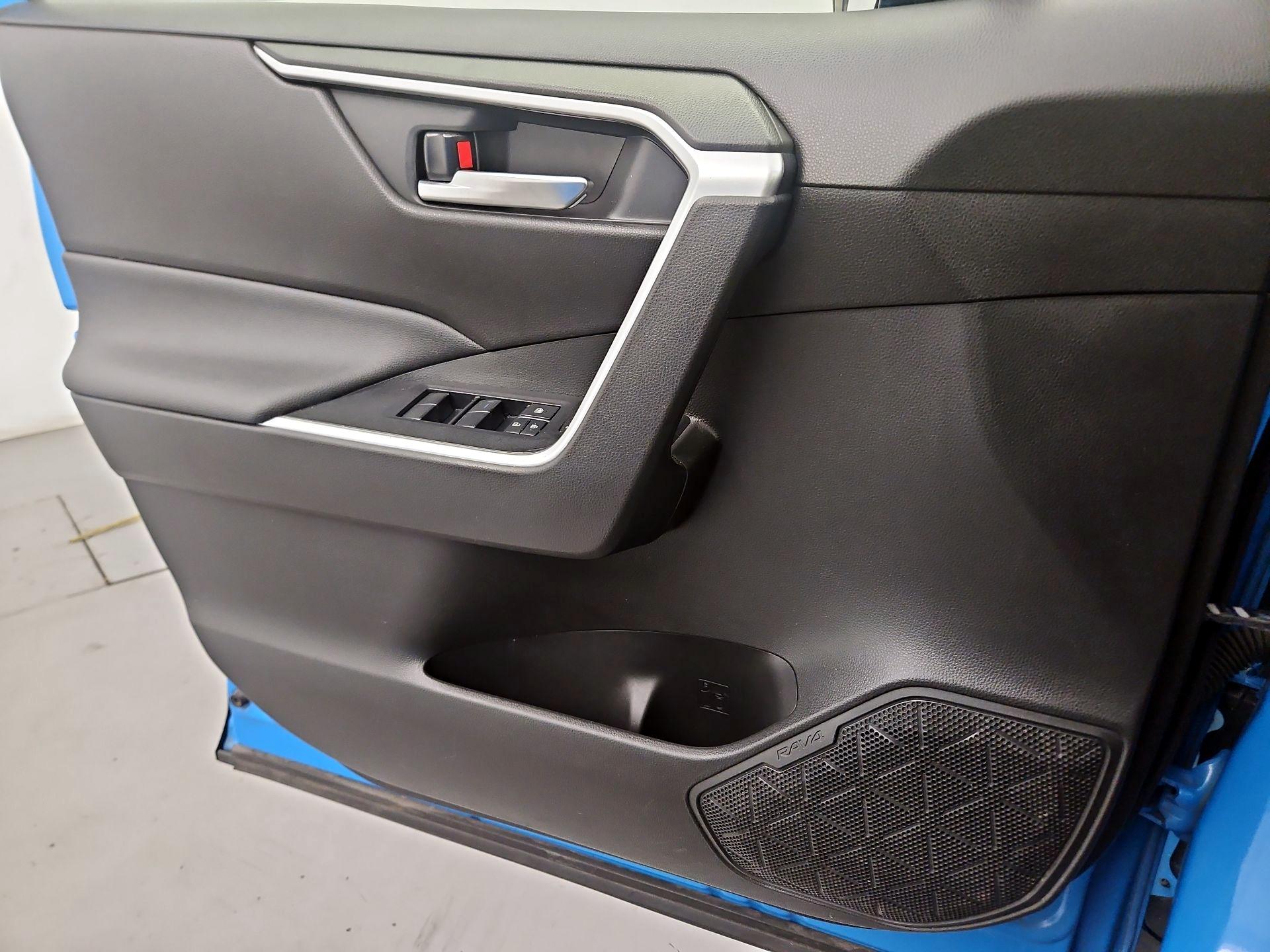 Thumbnail: 2021 Toyota RAV4 - 12