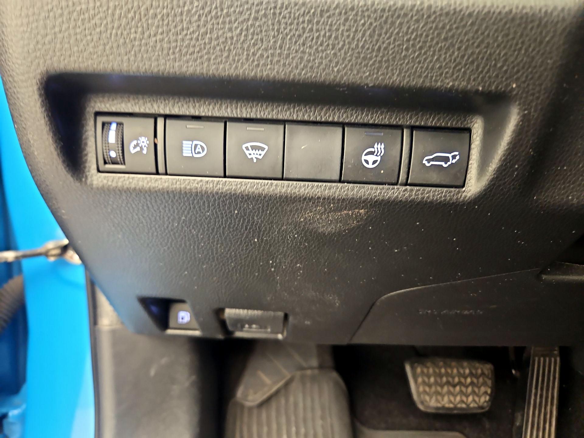 Thumbnail: 2021 Toyota RAV4 - 13