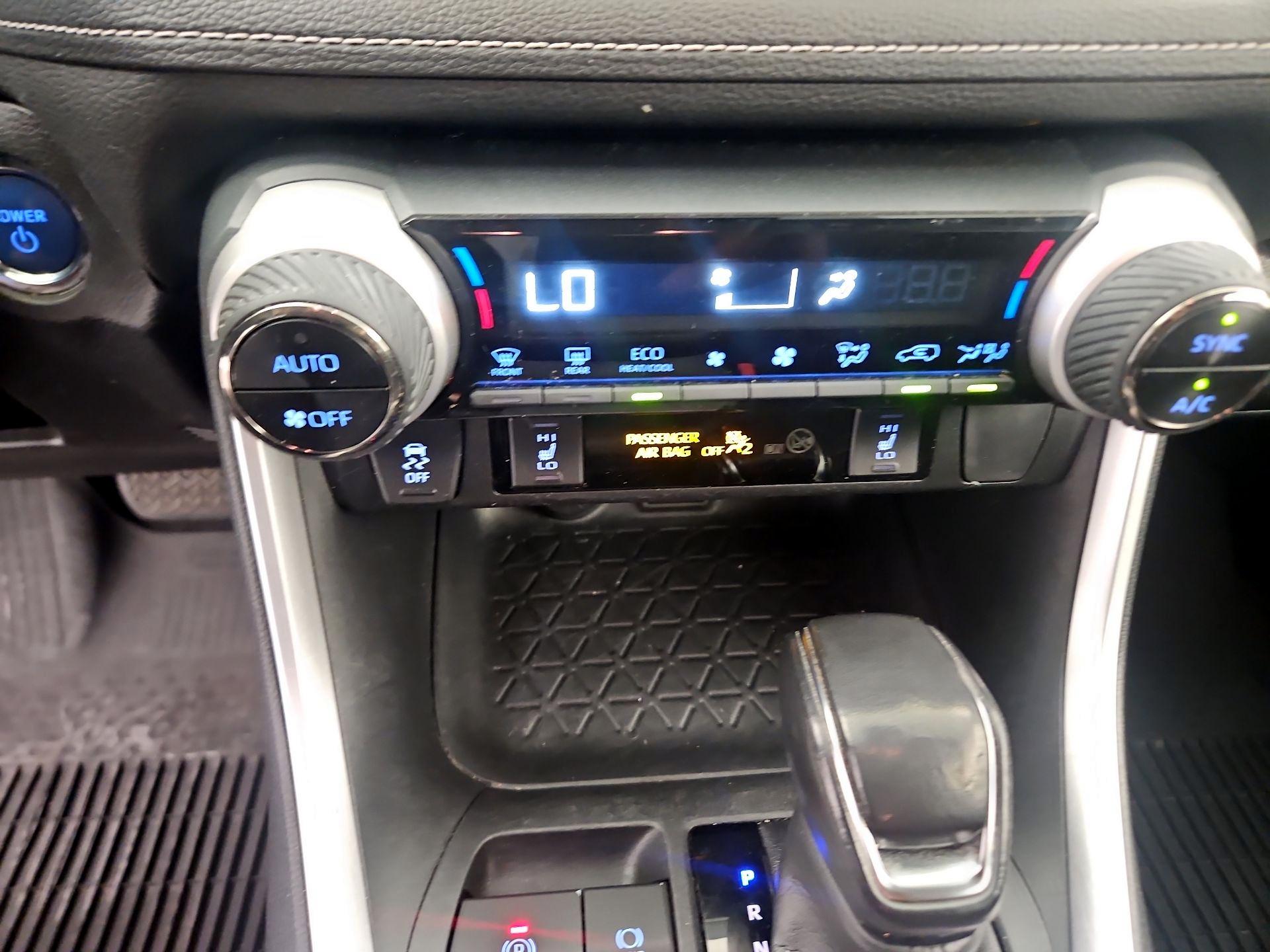 Thumbnail: 2021 Toyota RAV4 - 16