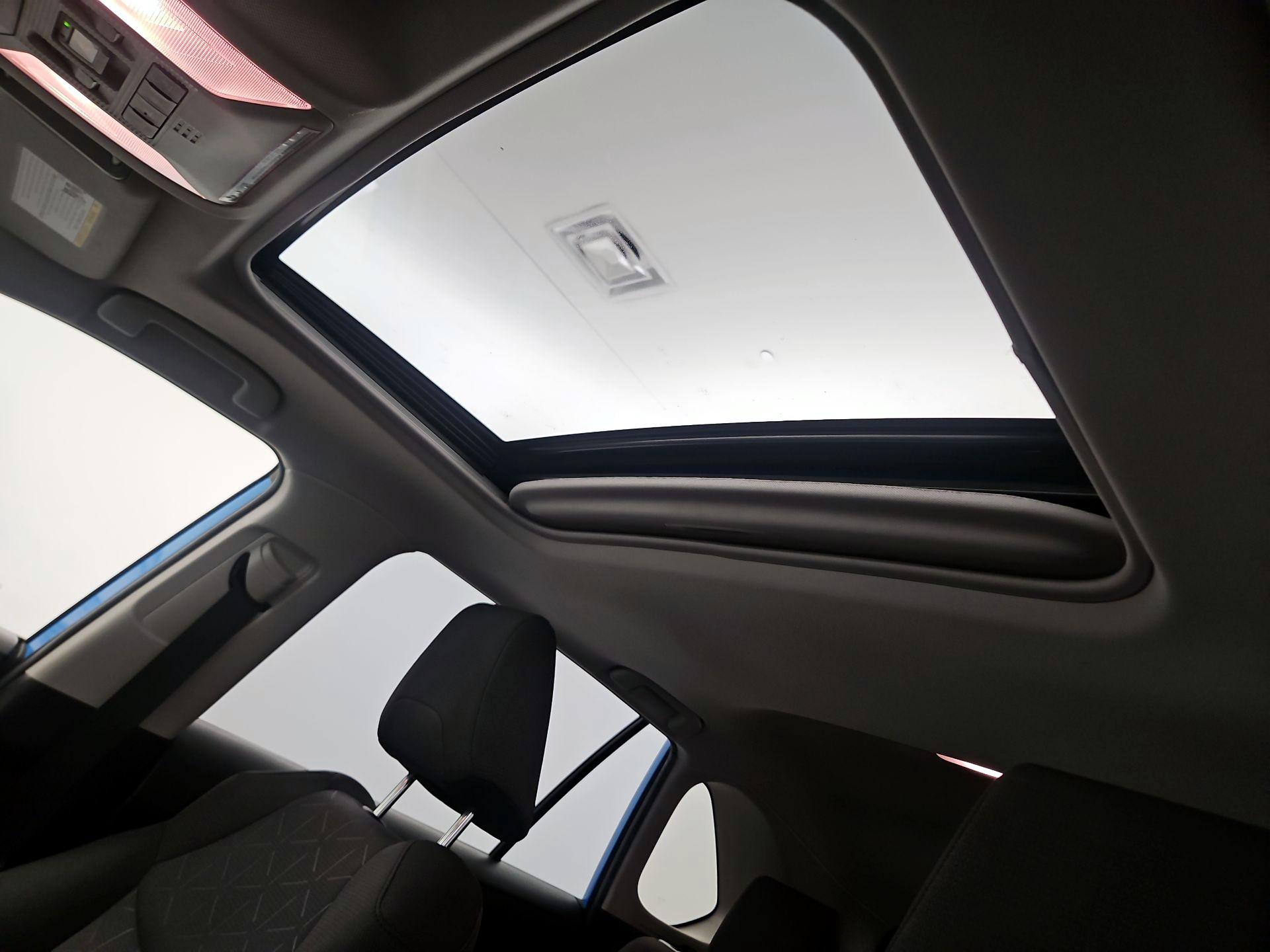 Thumbnail: 2021 Toyota RAV4 - 19