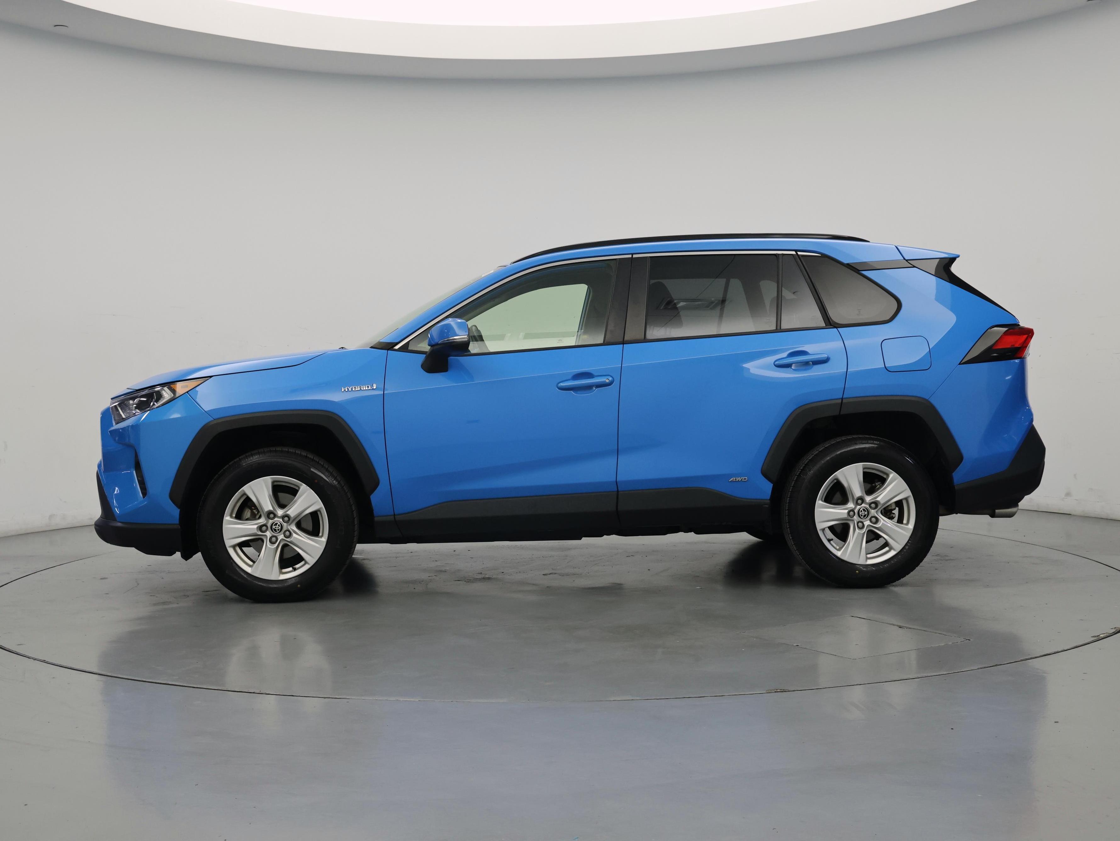 Thumbnail: 2021 Toyota RAV4 - 3