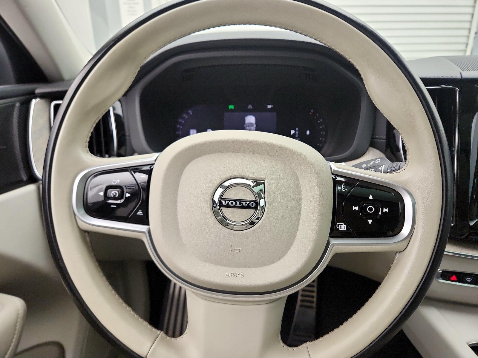 2022 Volvo XC60 Inscription - Photo 11