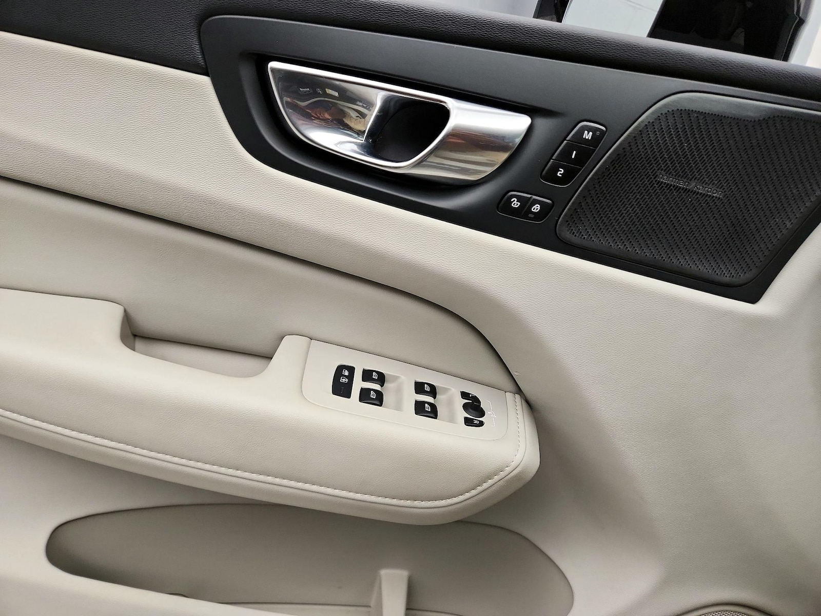 2022 Volvo XC60 Inscription - Photo 13