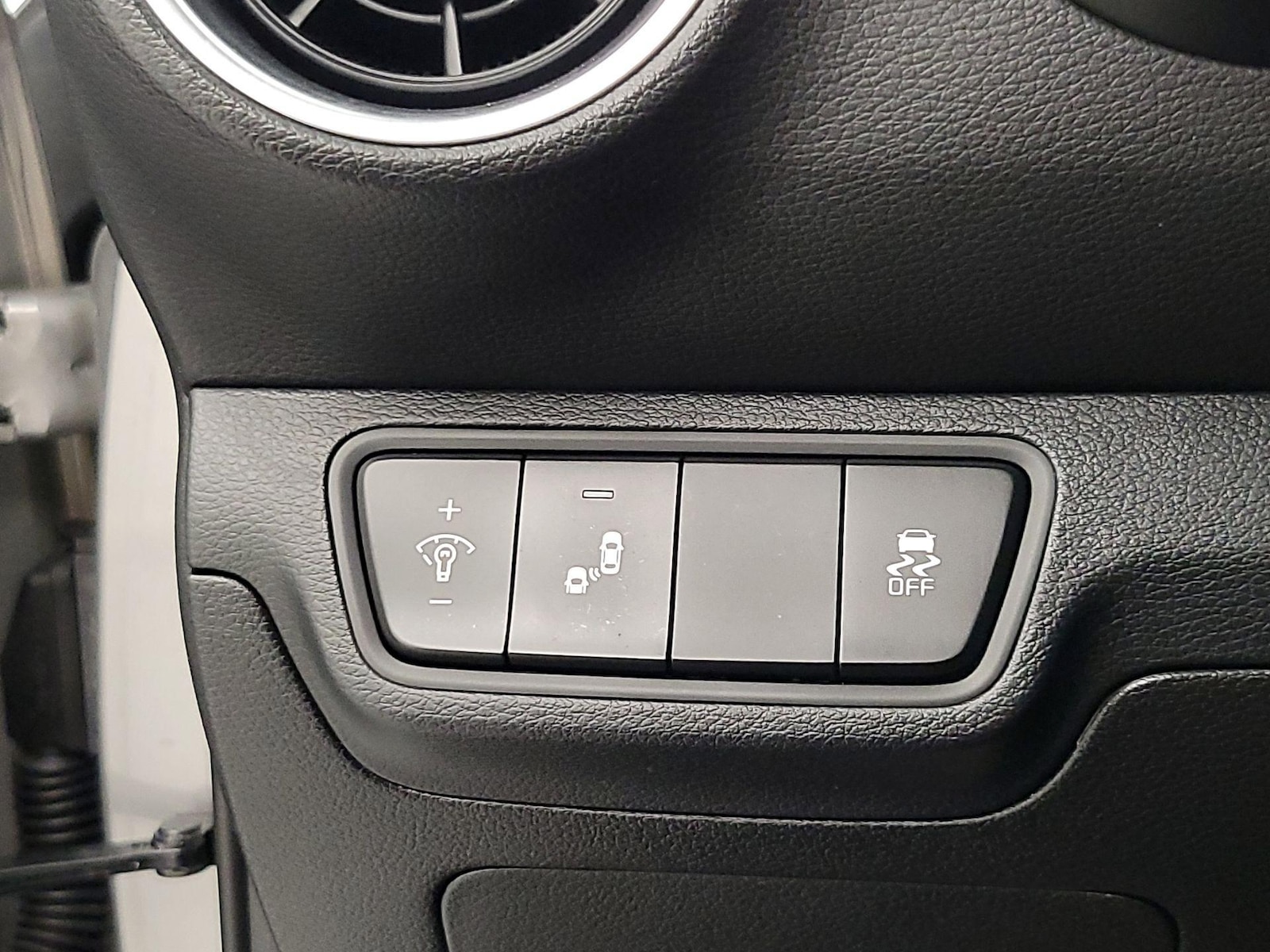 2023 Kia Forte GT-Line - Photo 14