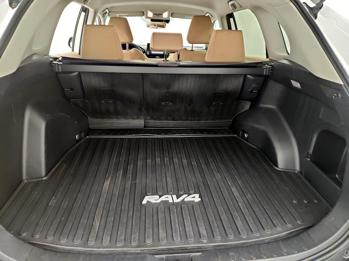 Trunk/Cargo (Seats Up)