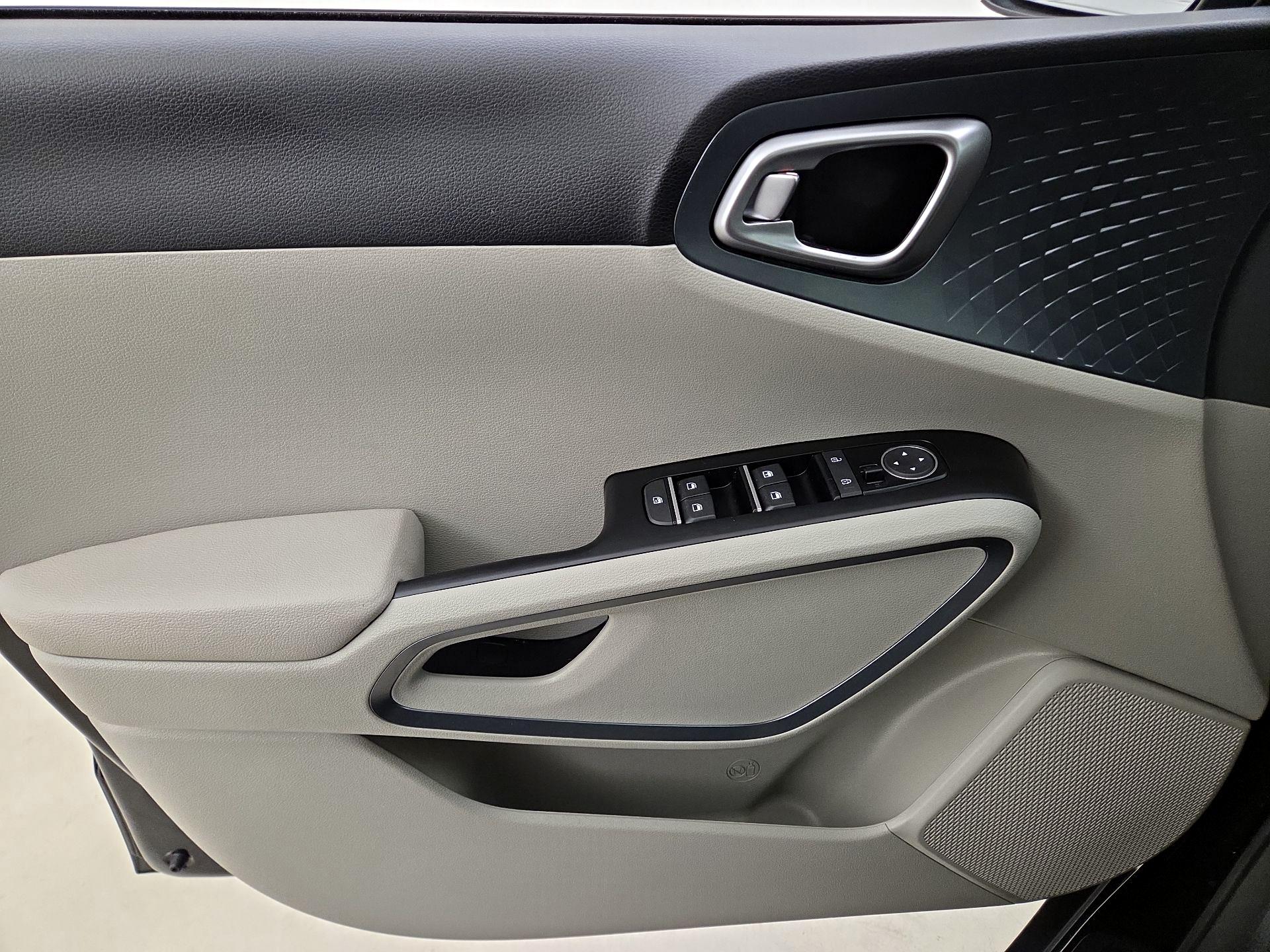 Thumbnail: 2023 Kia Soul - 12