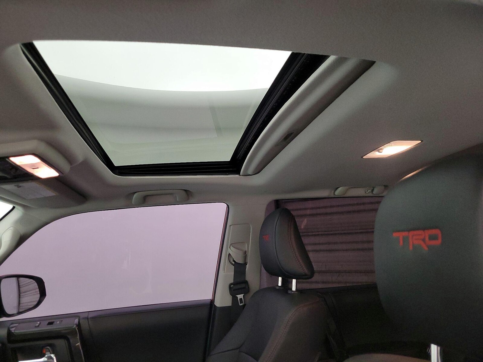Sunroof(s) & Overhead Airbags