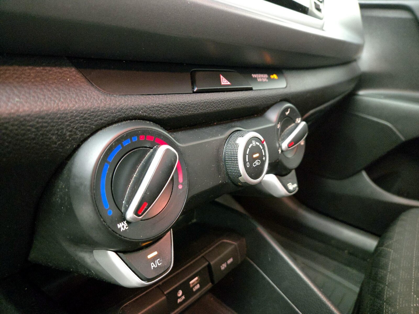 2020 Kia RIO S - Photo 17