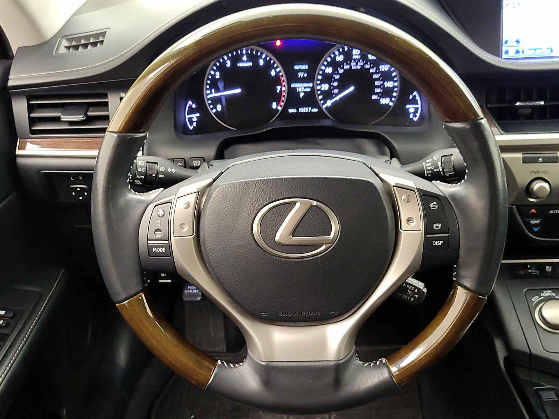 Thumbnail: 2014 Lexus ES - 10
