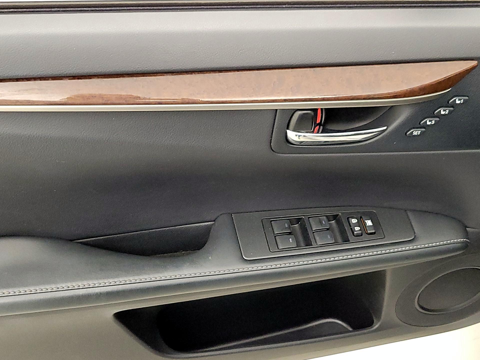 Thumbnail: 2014 Lexus ES - 12