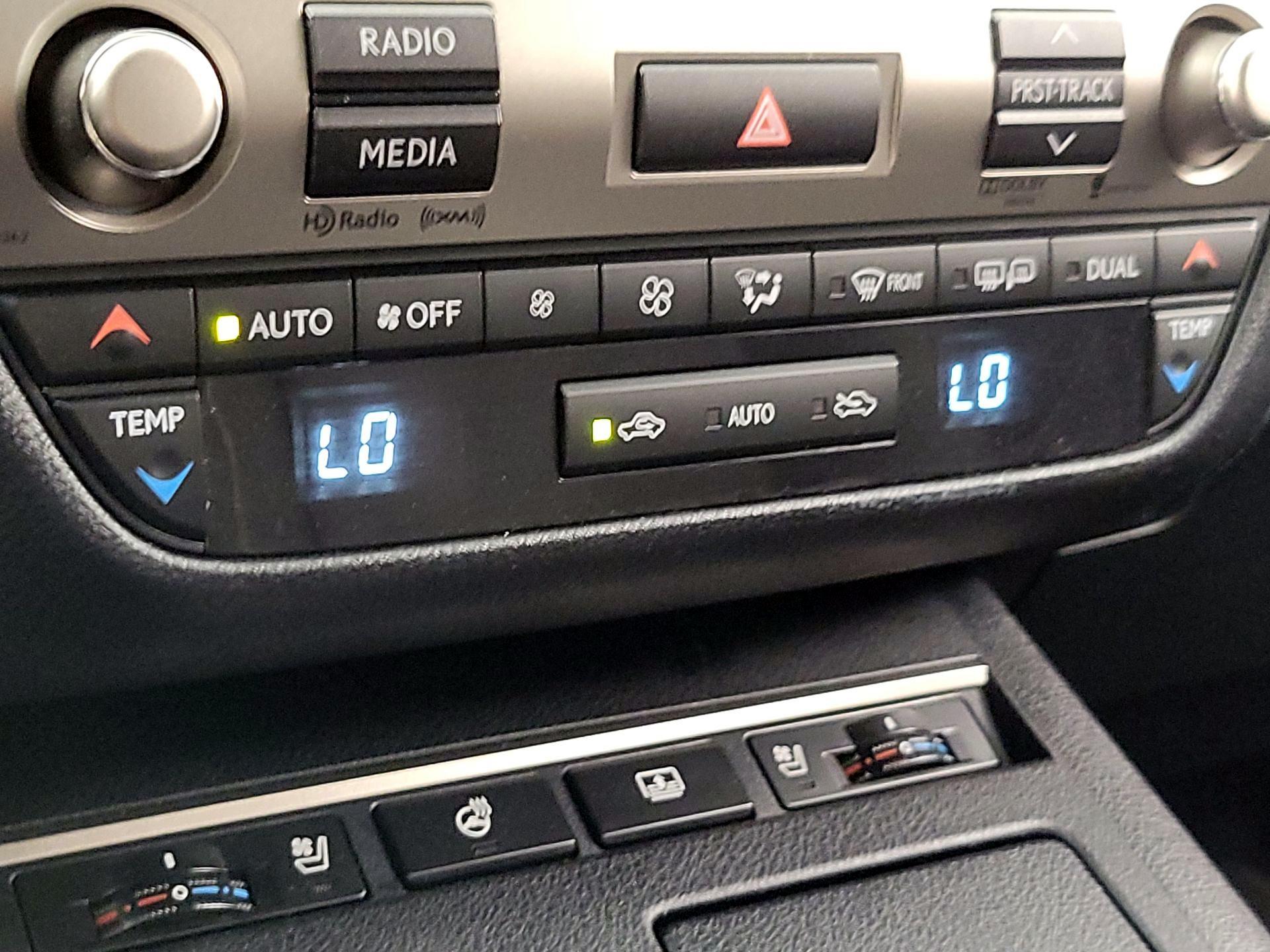 Thumbnail: 2014 Lexus ES - 17