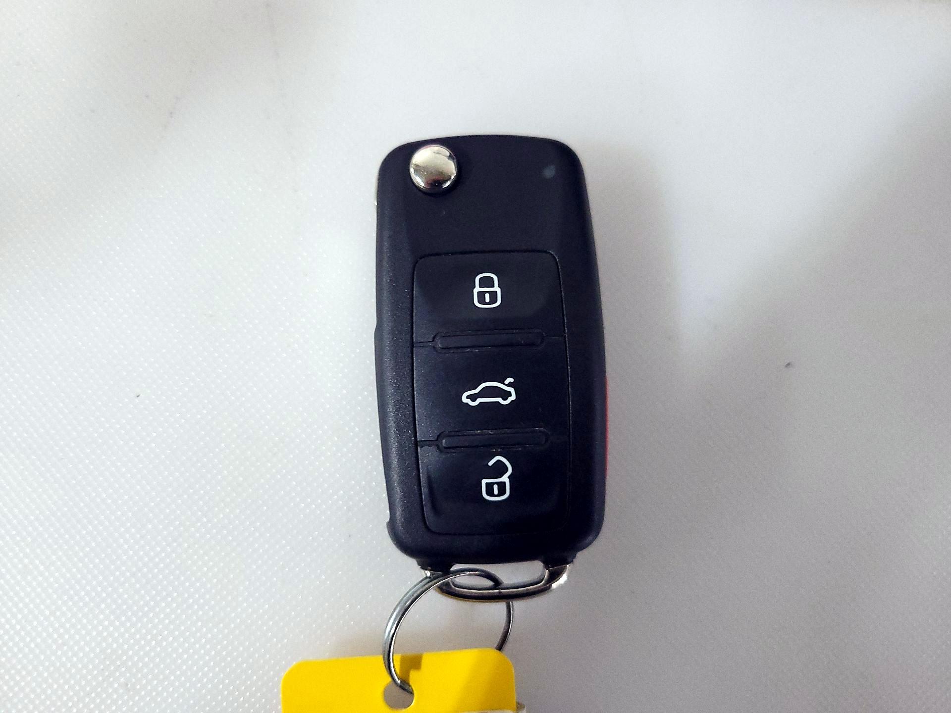 Thumbnail: 2019 Volkswagen Beetle - 20