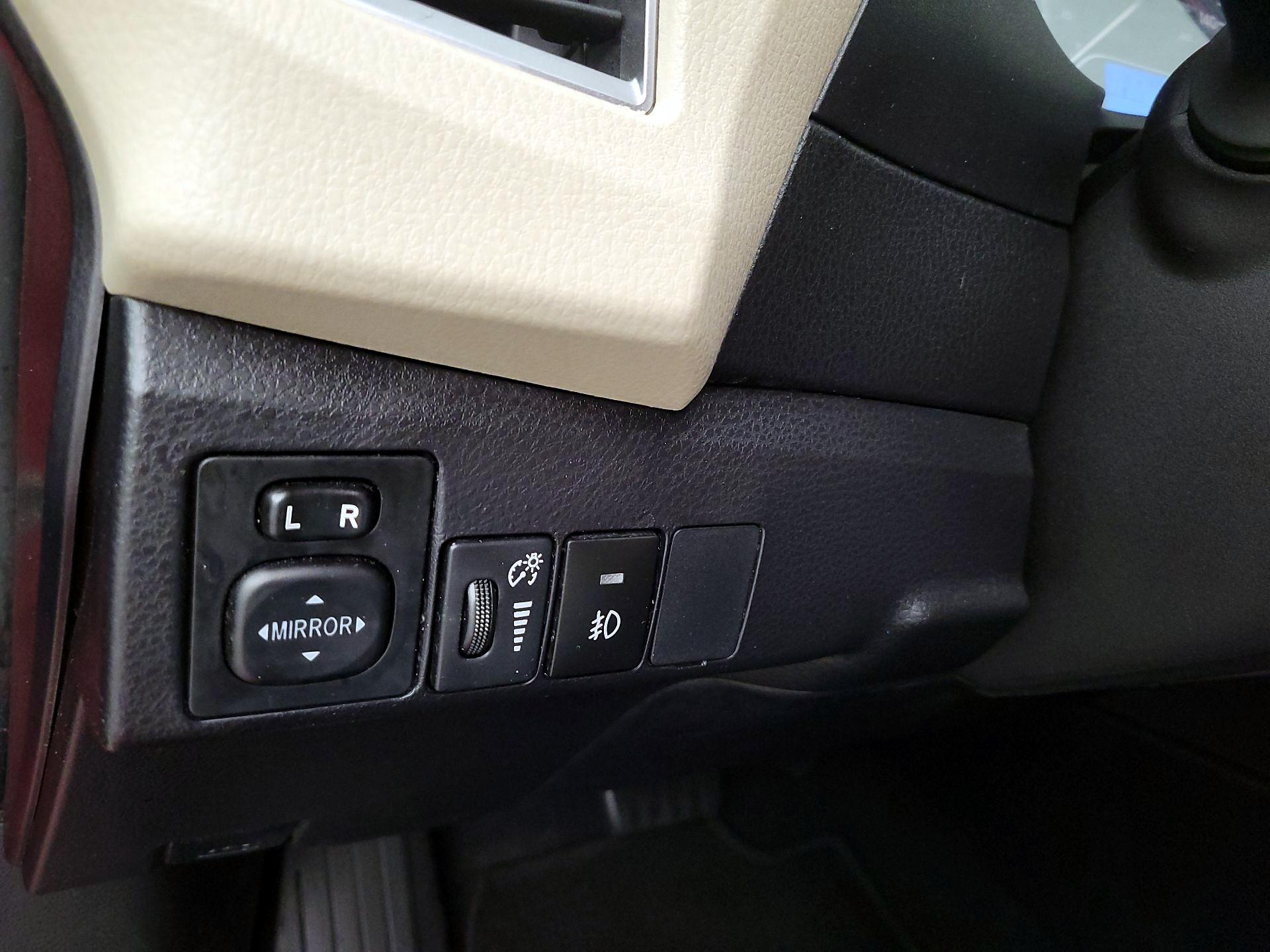 Thumbnail: 2015 Toyota Corolla - 13