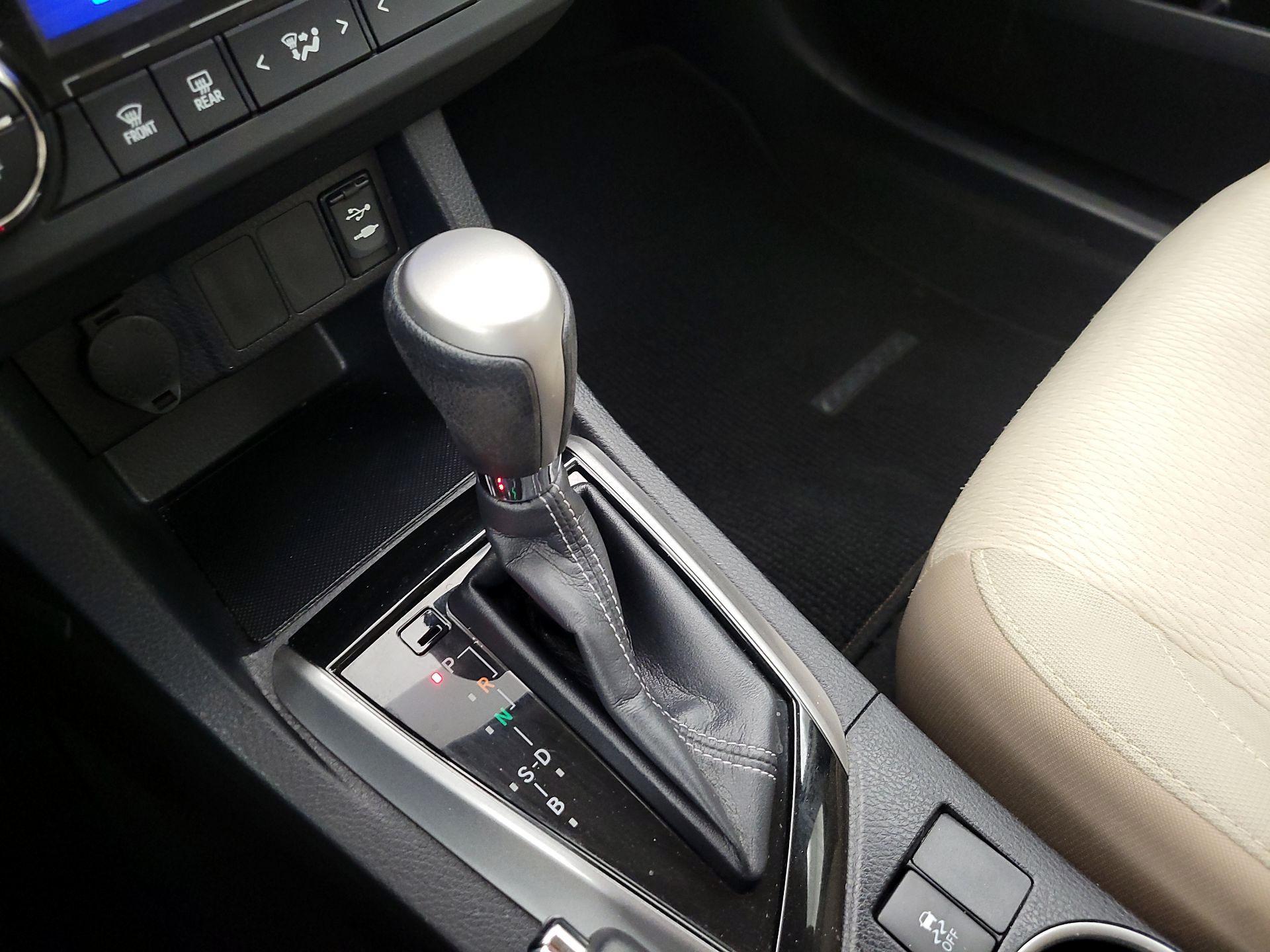 Thumbnail: 2015 Toyota Corolla - 17
