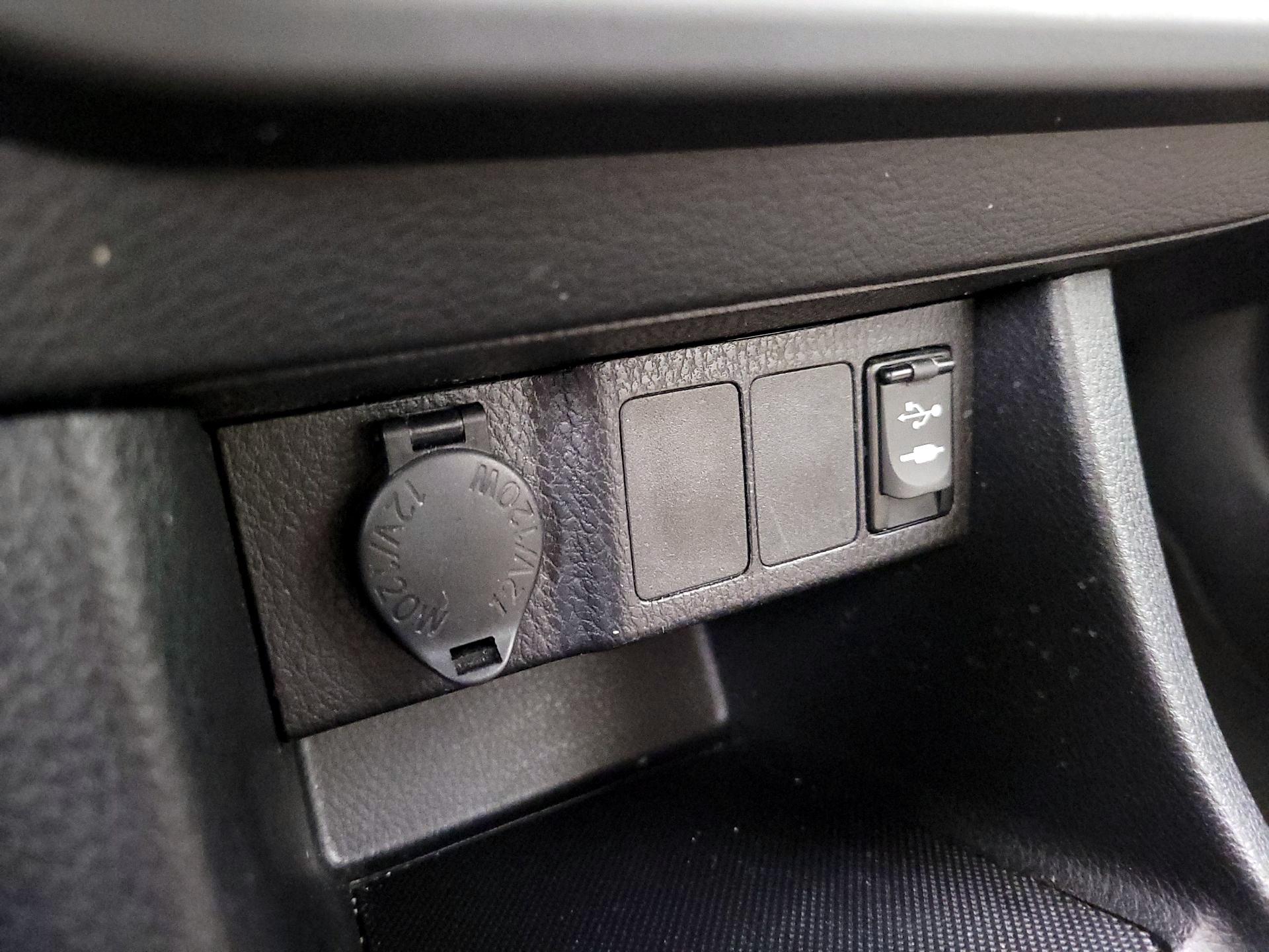 Thumbnail: 2015 Toyota Corolla - 18
