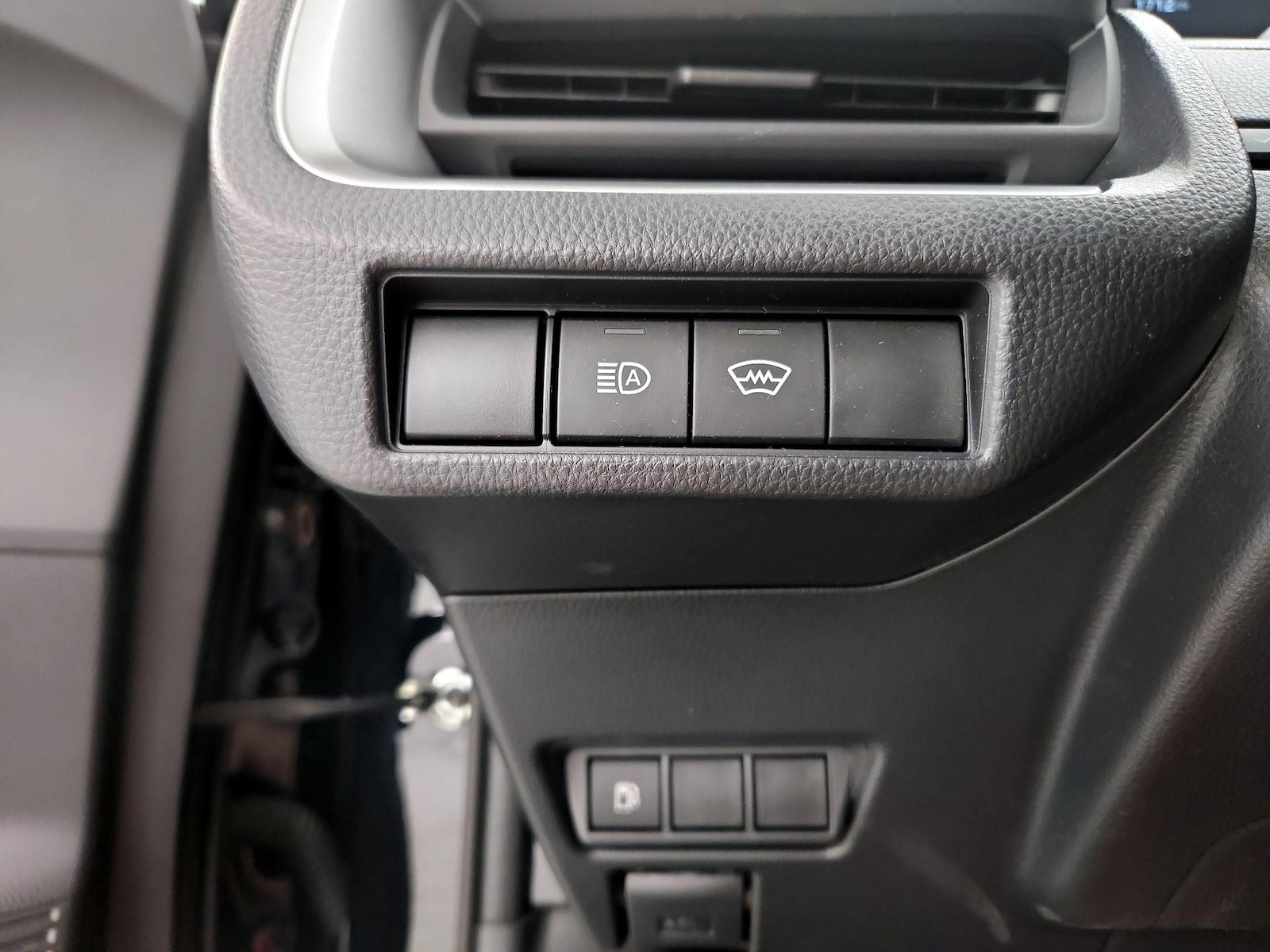 2026 Toyota Prius LE - Photo 14