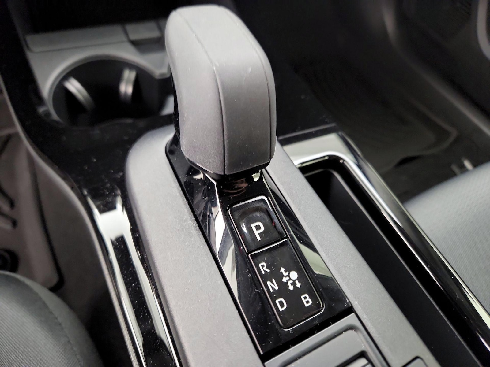 2026 Toyota Prius LE - Photo 18